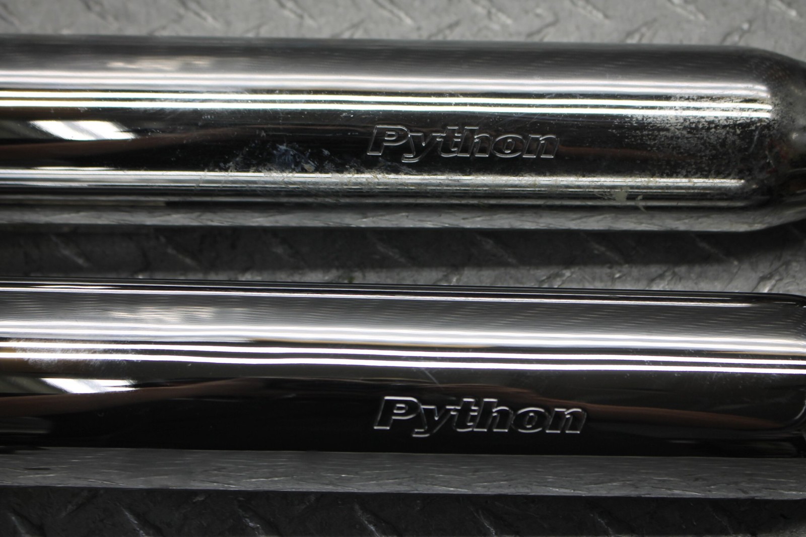 HARLEY-DAVIDSON ROAD KING PYTHON 2.5INCH SLASH CUT DUAL MUFFLERS O2 1801-0409