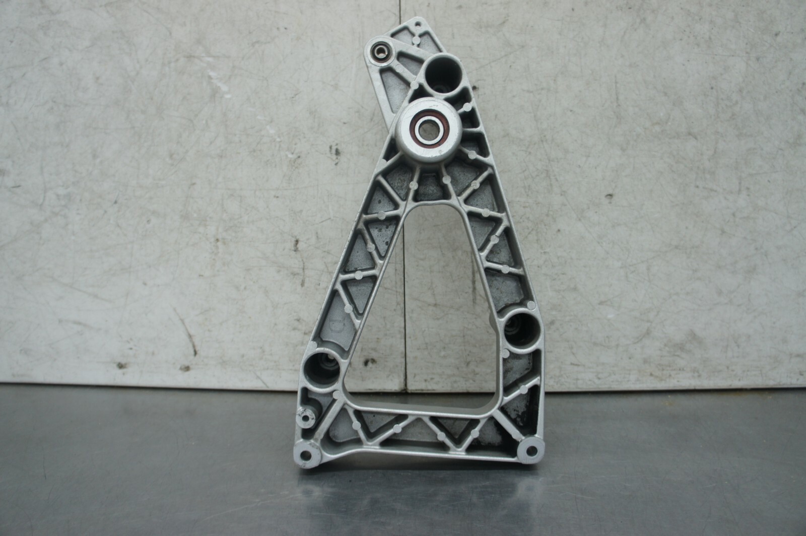 375 G SYM CITYCOM 300 2013 OEM EXHAUST SUPPORT BRACKET