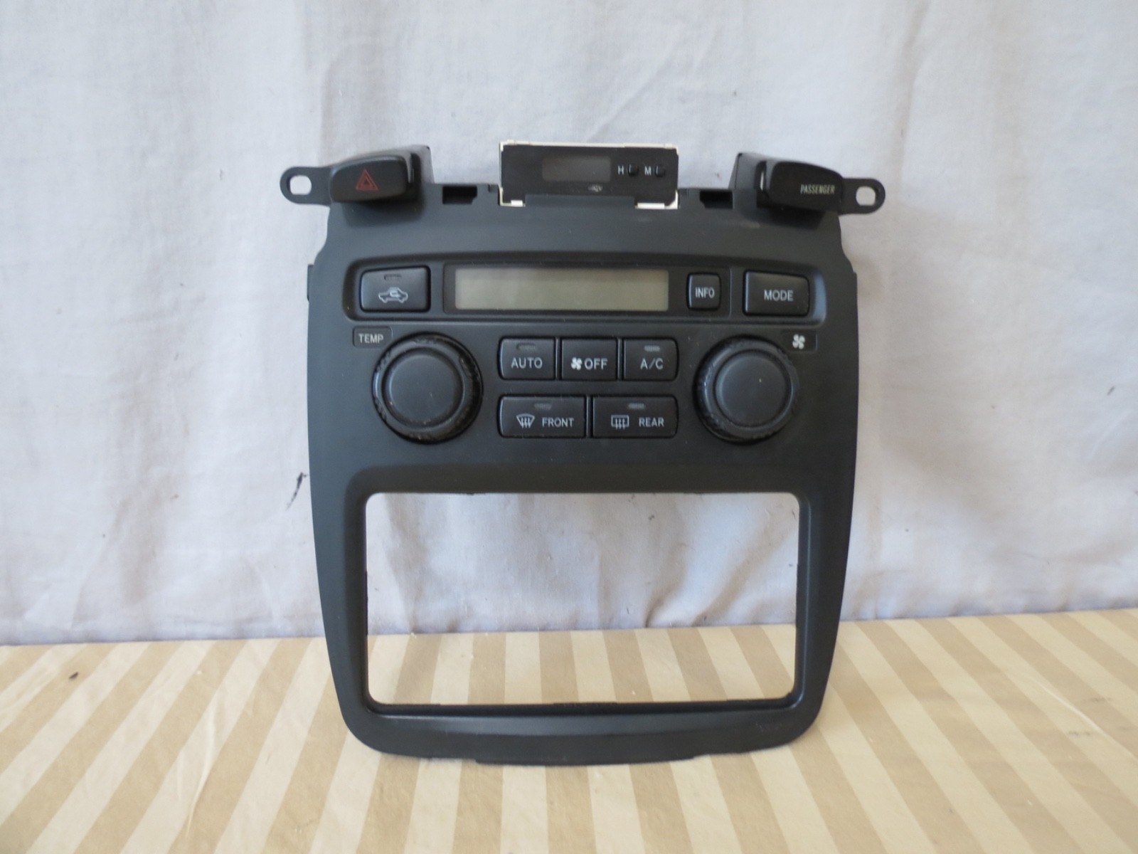 01-07 Toyota Highlander Digital AC Heat Climate Control Dash Bezel 84010-48082