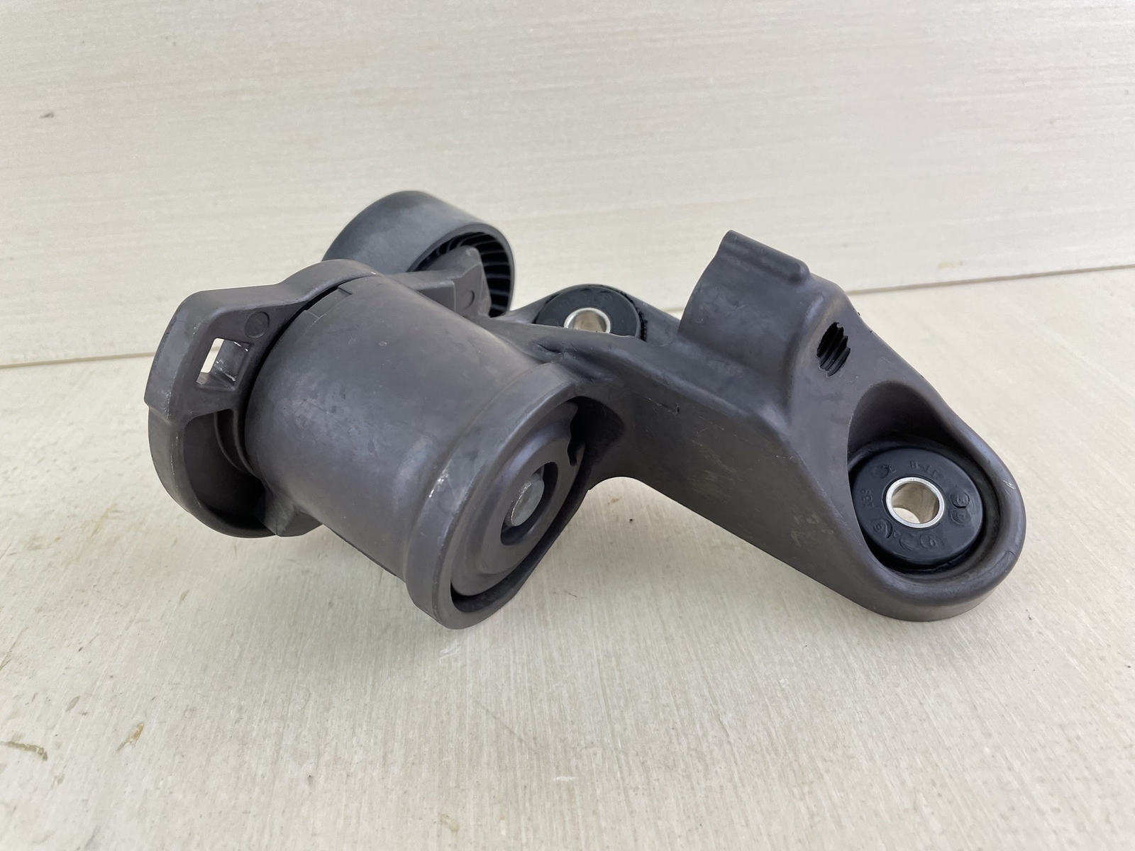 Mercury 135 – 300 HP 4 Stroke Outboard Belt Tensioner Assembly 885349T05 OEM