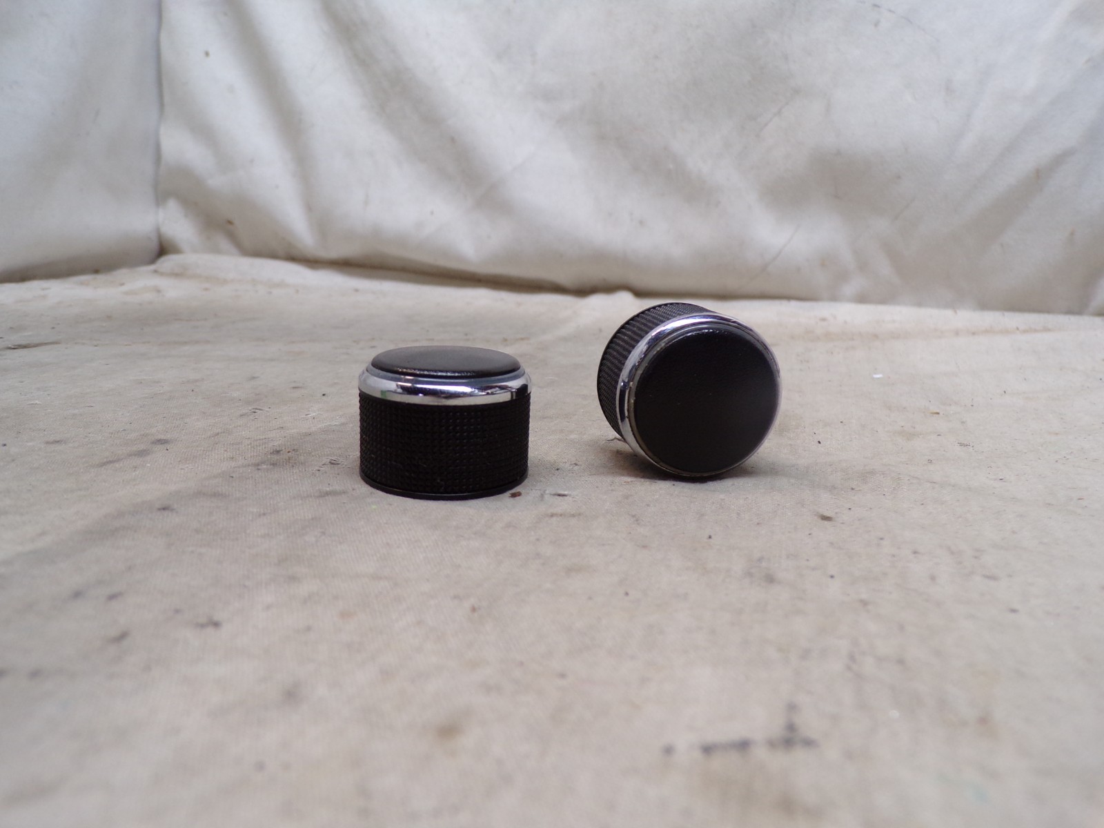 08-10 Dodge Avenger Durango Sebring Radio Knob Set RES P05091197AC AYS90
