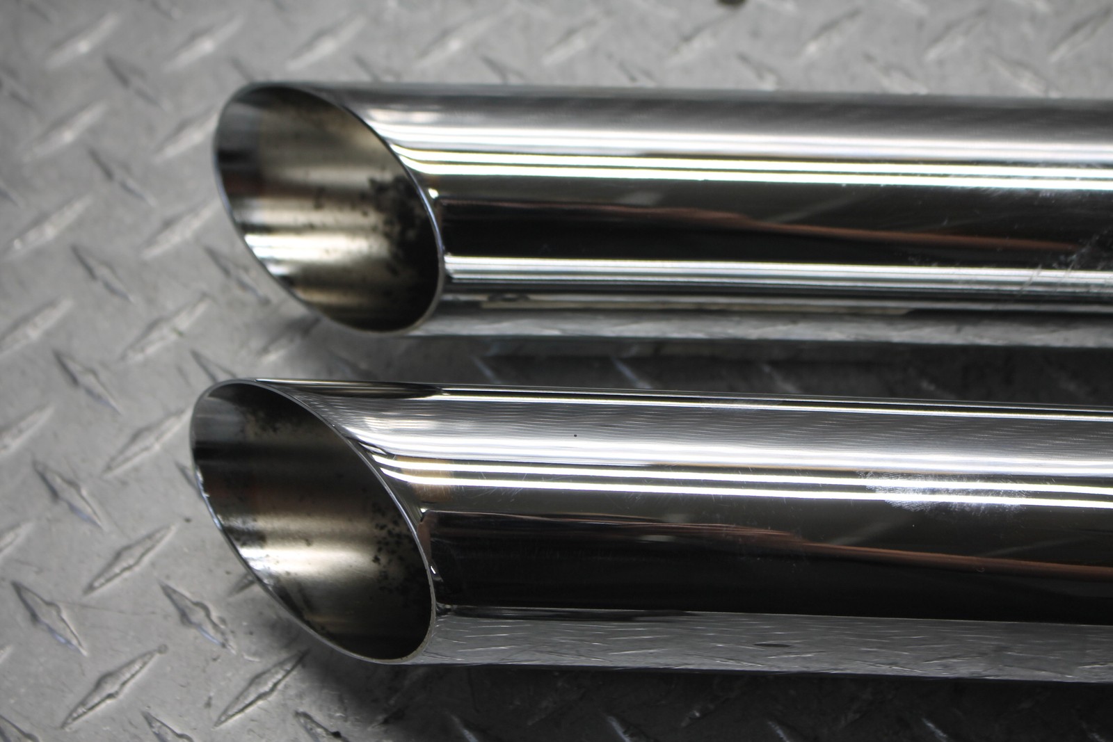 HARLEY-DAVIDSON ROAD KING PYTHON 2.5INCH SLASH CUT DUAL MUFFLERS O2 1801-0409