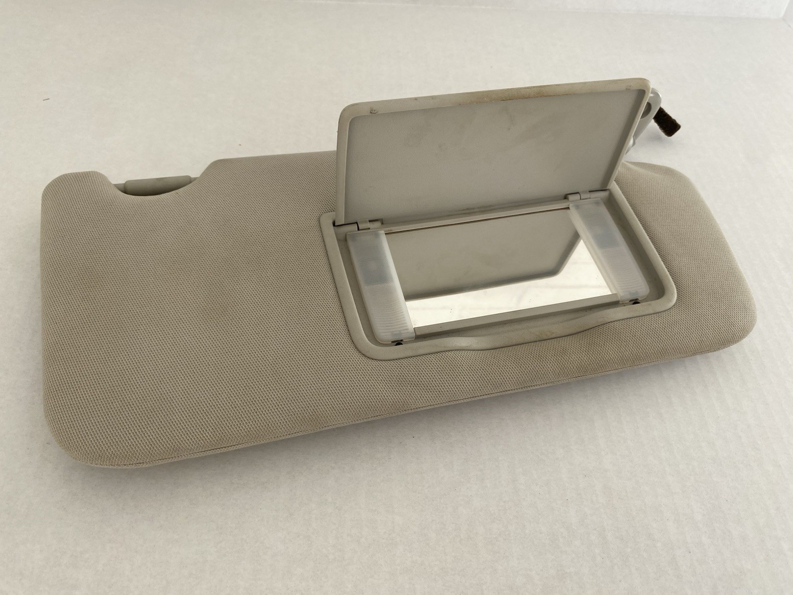 2010-2014 Subaru Outback Legacy Passenger Sun Visor Sunvisor RH Right OEM