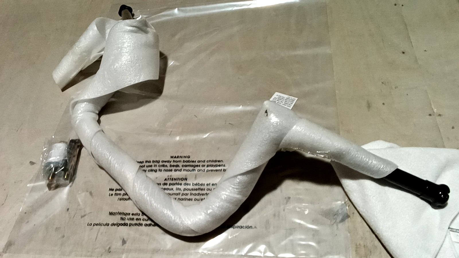 LA Choppers LA-7365-08B HANDLEBAR Twin Peak Ape Hangers 8B FLHT