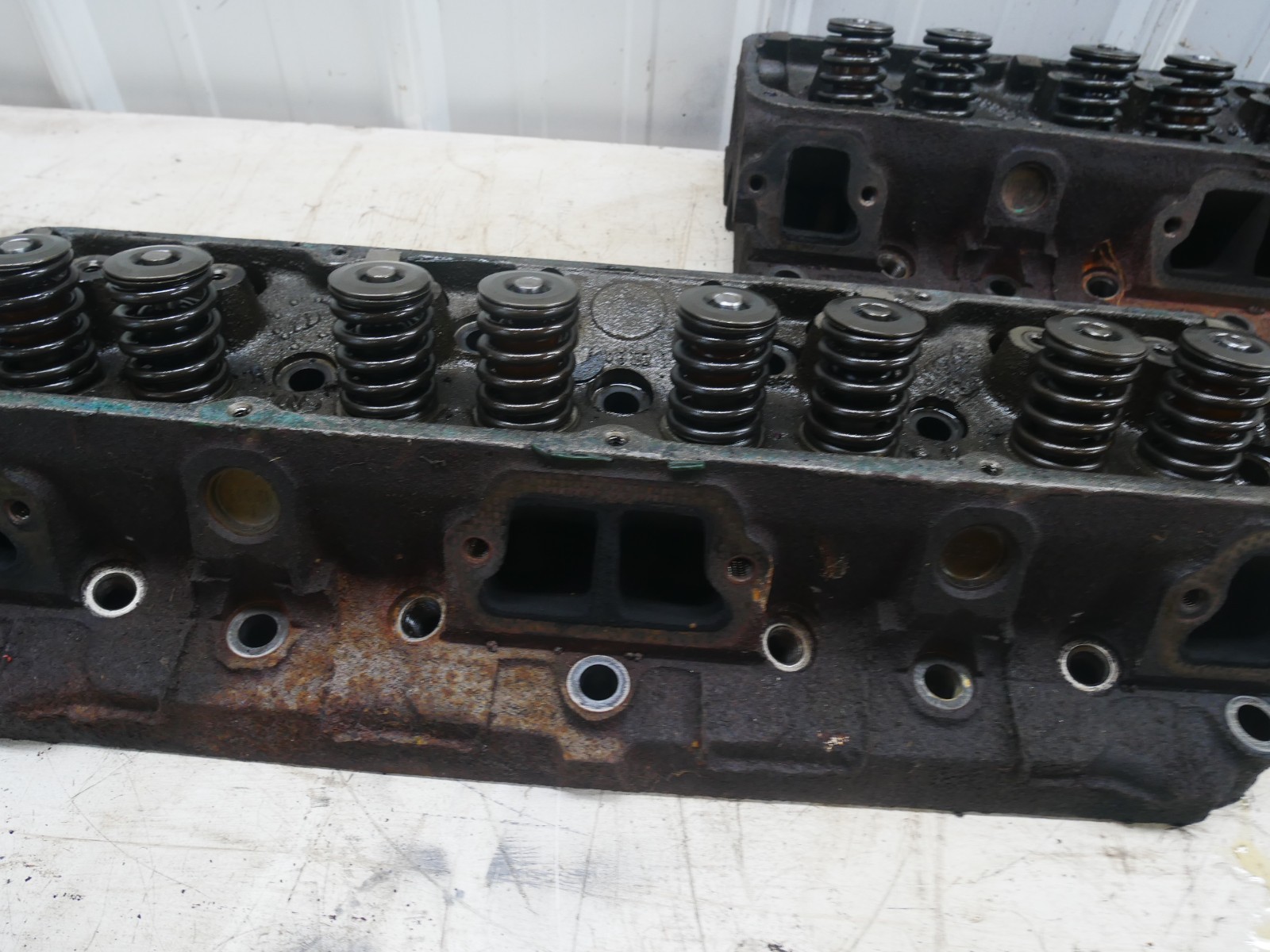 AMC Jeep 304 360 401 V8 3233344 Cylinder Heads Cores For Rebuild