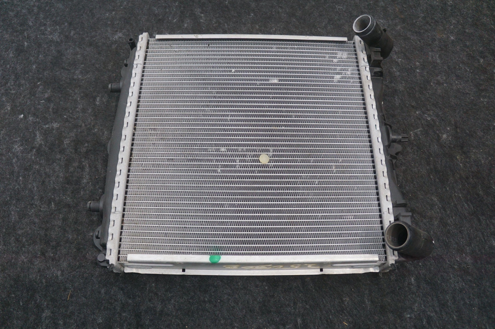 Right Passenger Engine Cooling Radiator OEM 99610613251 Porsche 911 996 1997-04