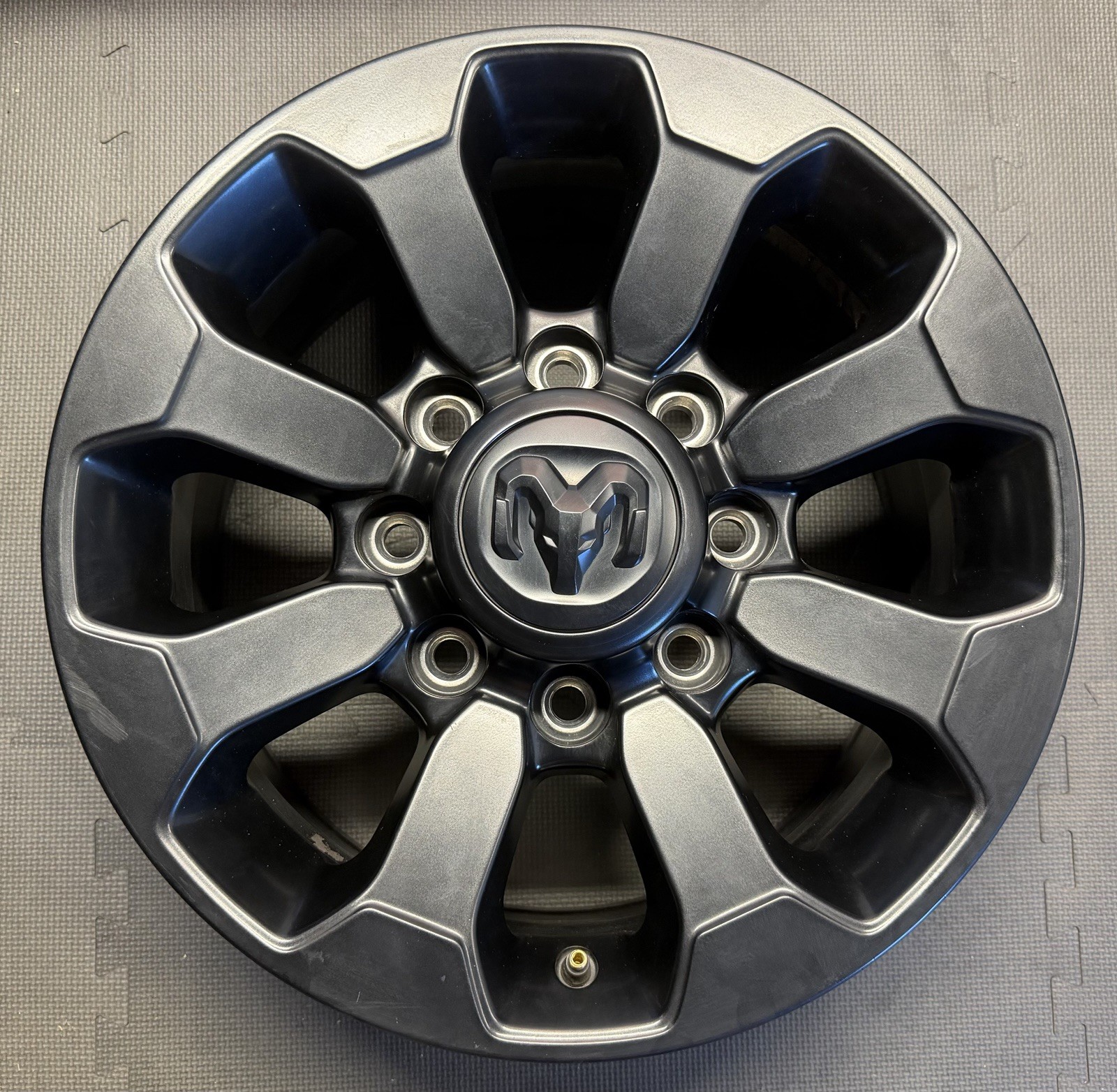 2019 – 2024 DODGE RAM 2500 POWER WAGON OEM ALLOY WHEEL RIM 17″ BLACK 6CV28RXFAA