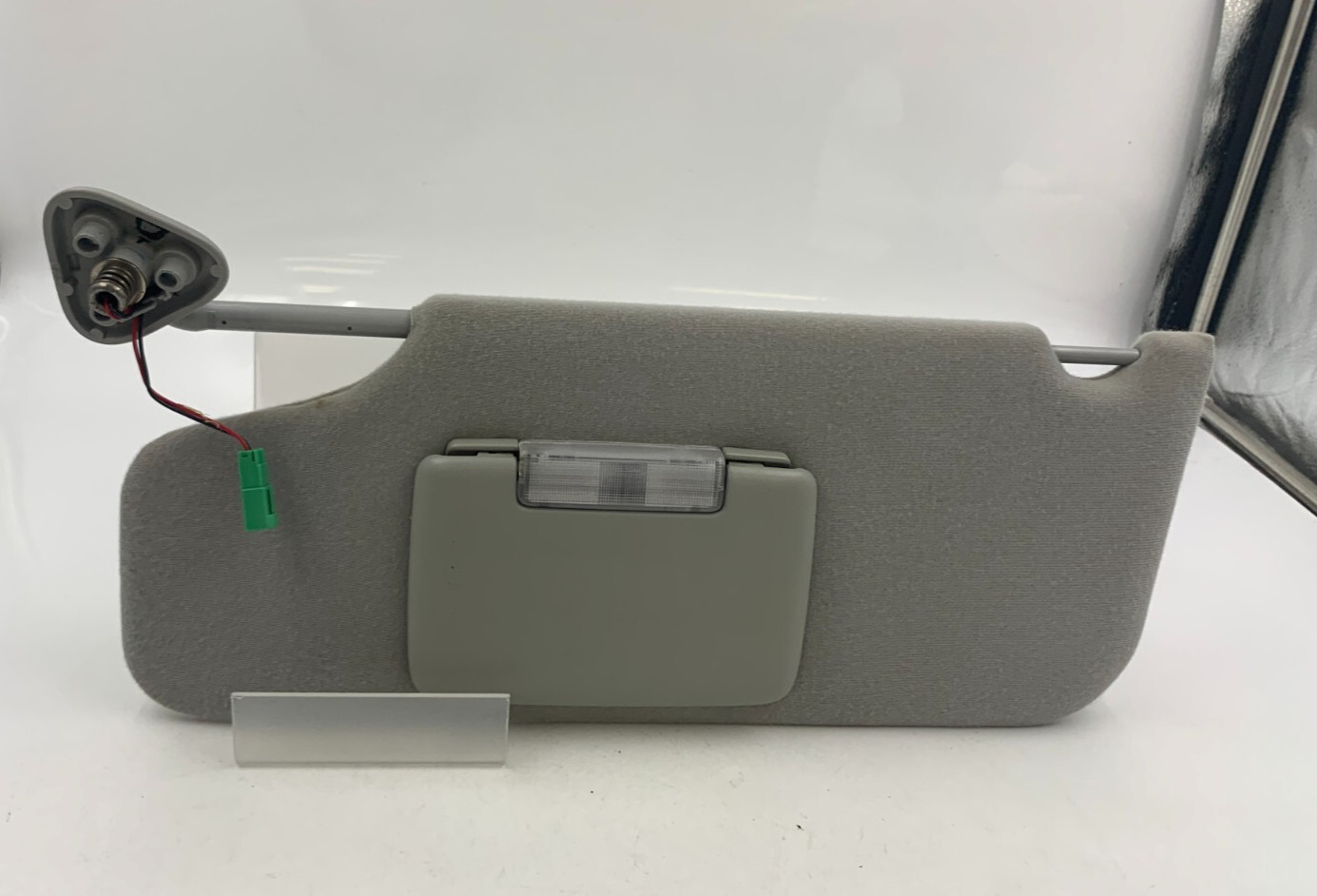 2005-2007 Ford Freestyle Driver Visor Sun Visor Gray Illuminated OEM C02B49011