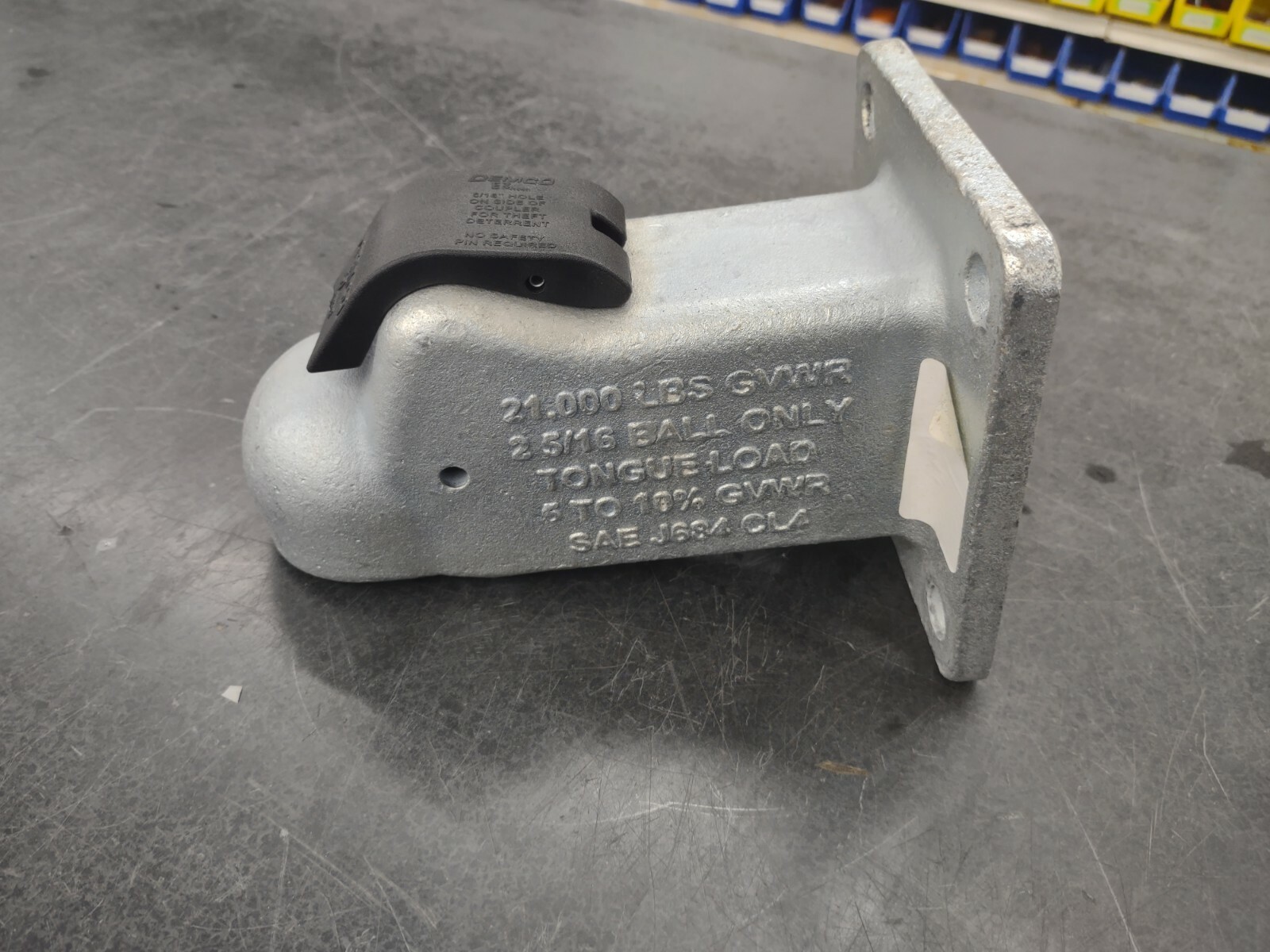 Demco Trailer Coupler-Cast Flat Plate Mount EZ-Latch 2-5/16″ Ball 21K USA MADE