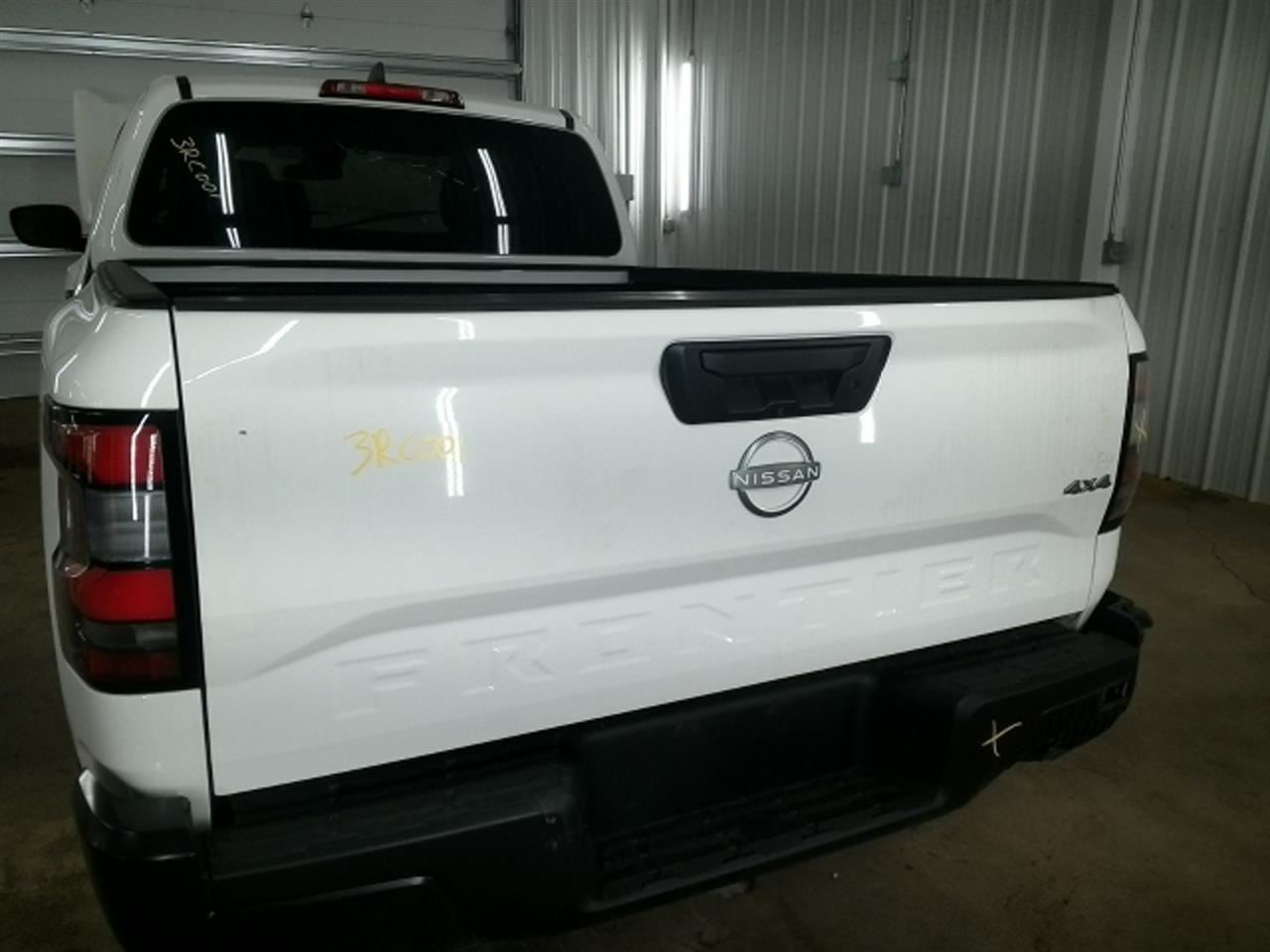 FRONTIER 2024 Front Door Trim Panel 104818862