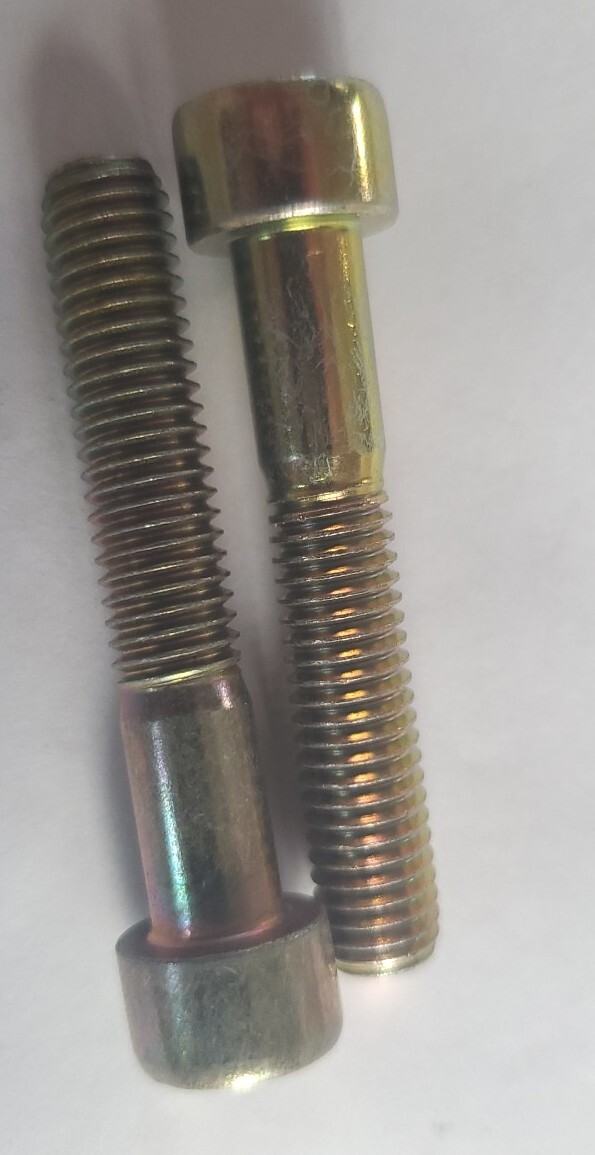 2x Bolts M8x45 N0147153 90006710301 90006710302 Socket Yellow Zinc.