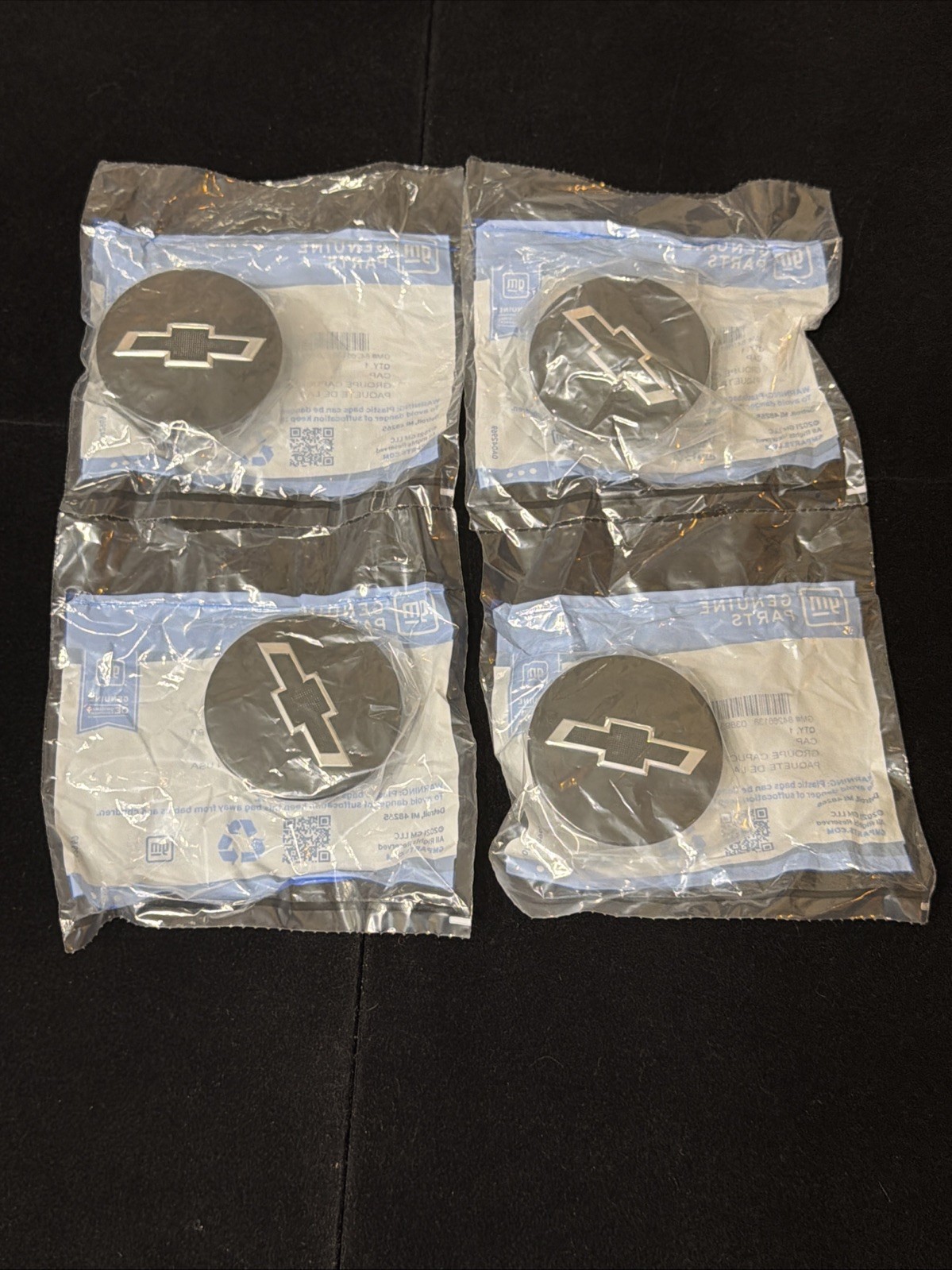 84266138 OEM 2019-2026 Chevrolet Center Caps Black Silver Set of 4 GM NEW