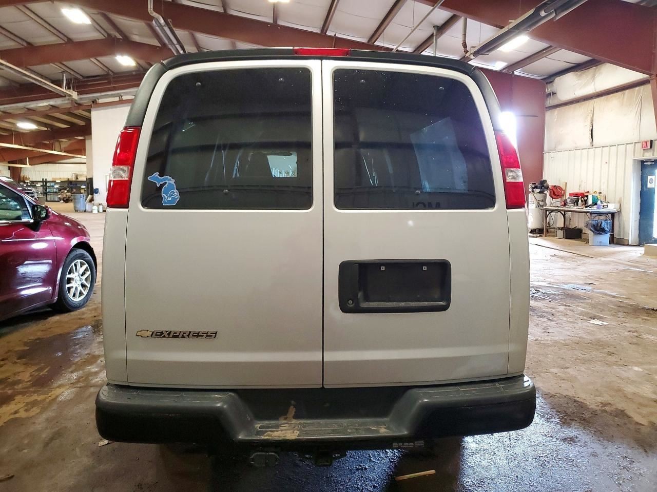 Headlight Sealed Beam Fits 96-17 EXPRESS 2500 VAN 1016475