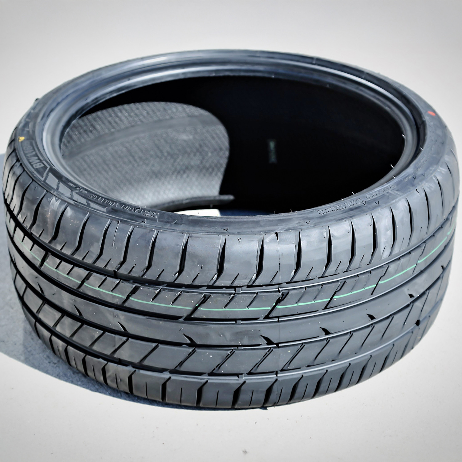 Tire Bearway BW118 285/35ZR20 285/35R20 104W XL High Performance