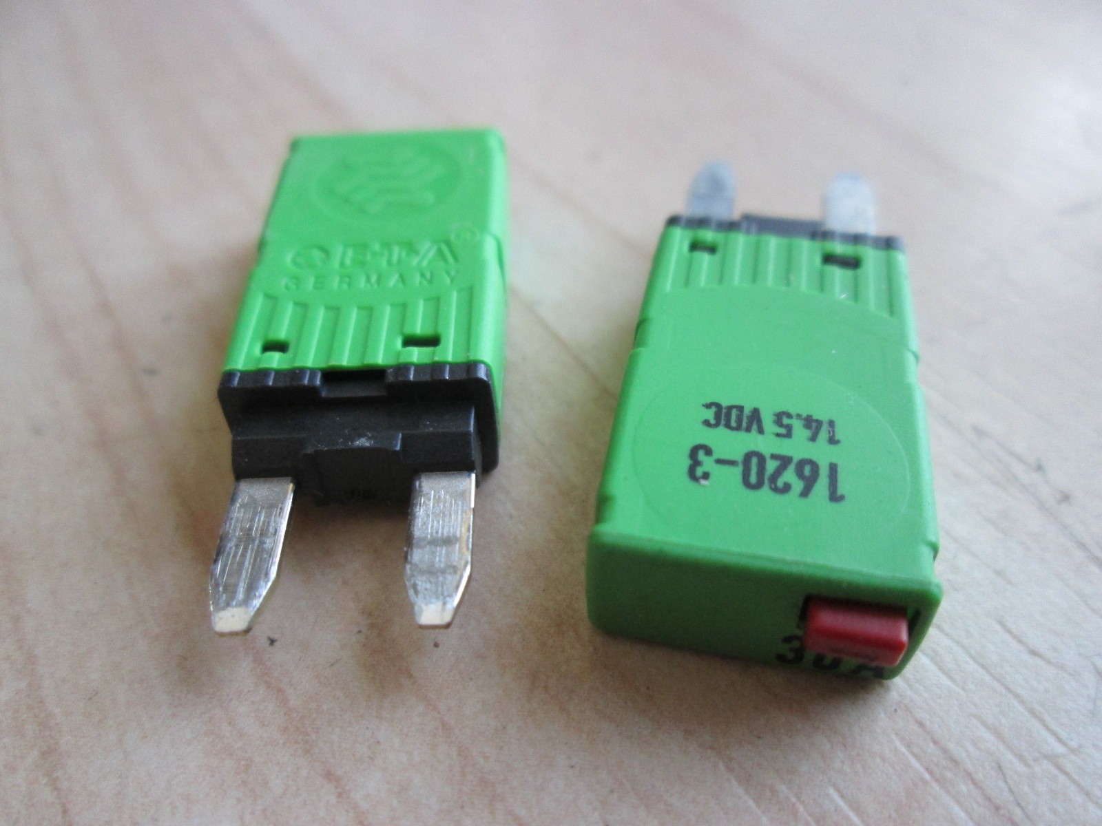Lot (2) E-T-A Automotive Circuit Breaker 1620-3 1620-3-30A 30A ATM Mini #M147PN