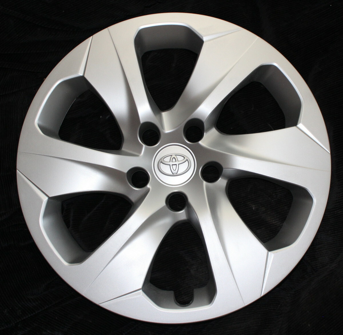 Genuine Toyota Rav4 hubcap fits 17″ steel wheel 2019 2020 2021 2022 2023 cover