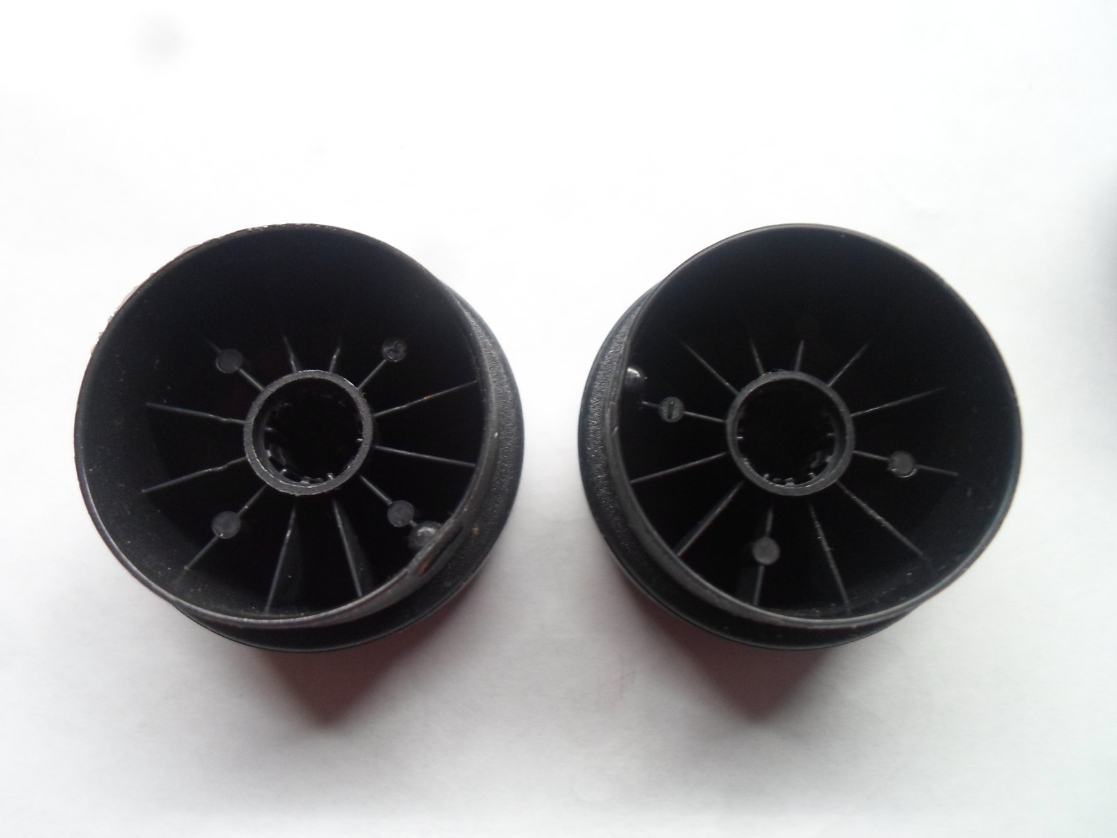 2006 – 2007 JEEP COMMANDER RADIO STEREO TUNER KNOB SET OEM