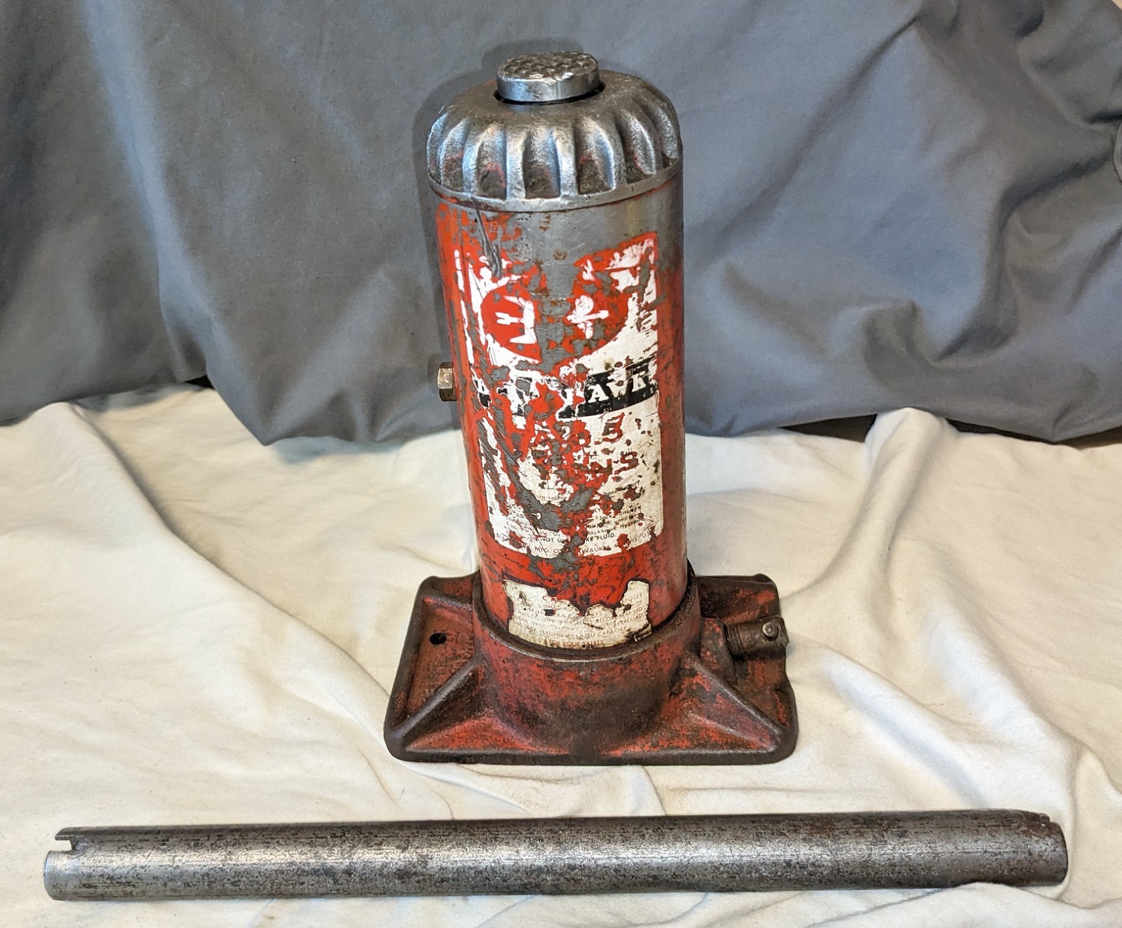 VINTAGE BLACKHAWK BOTTLE JACK 3 TONS WORKING VINTAGE BOTTLE JACK