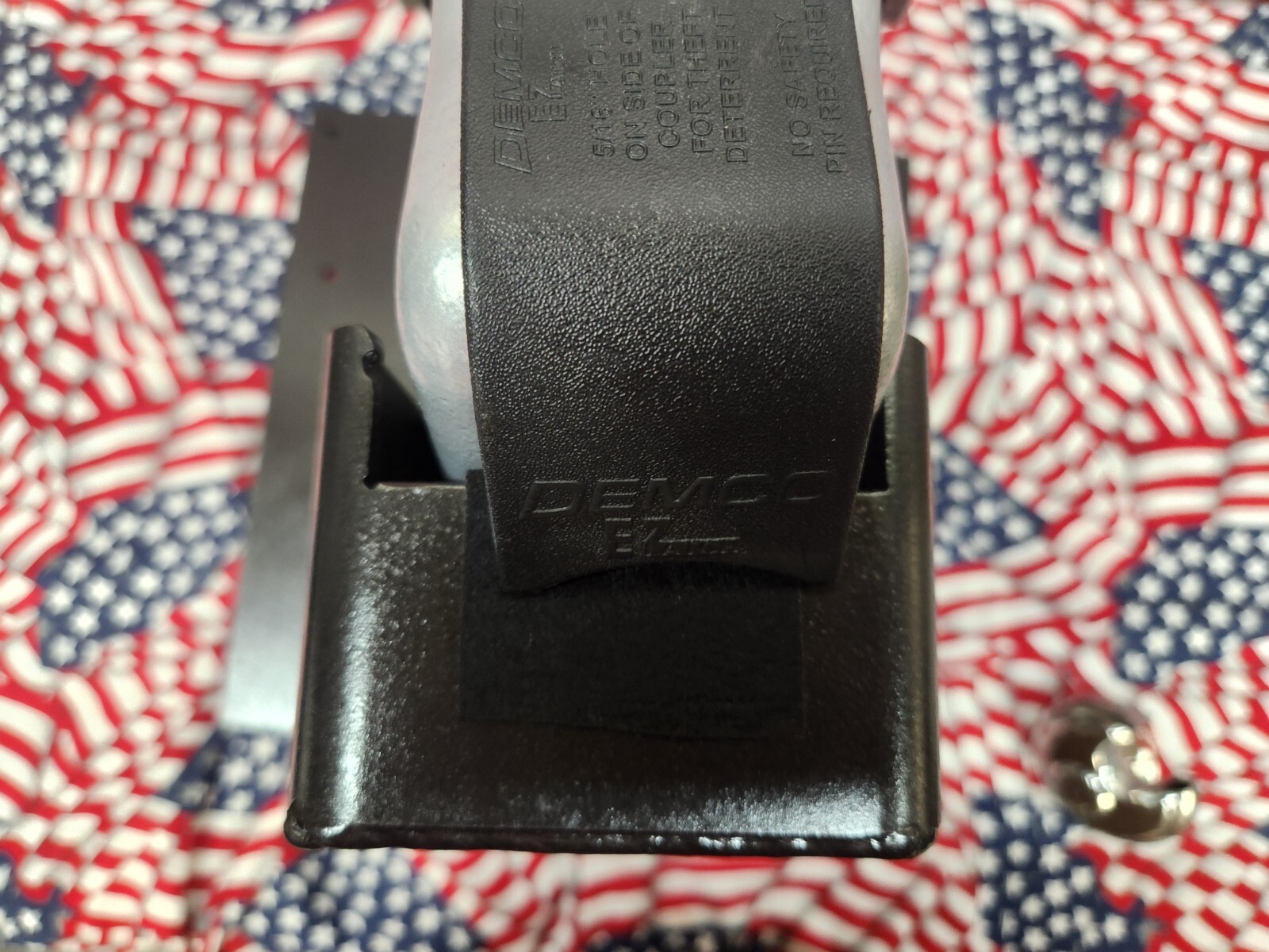 DEMCO STYLE EZ-LATCH COUPLER LOCK, FITS 2 5/16″ CAST COUPLERS ONLY W/DISK LOCK