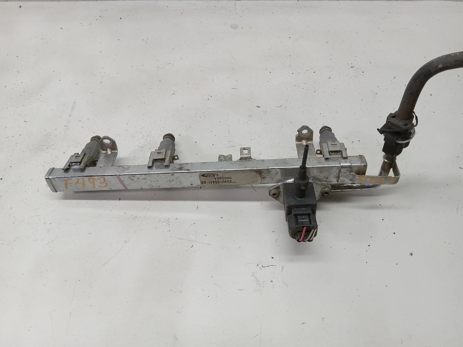 1998 – 2003 FORD ESCORT FUEL INJECTOR RAIL DOHC OEM, 322-05267
