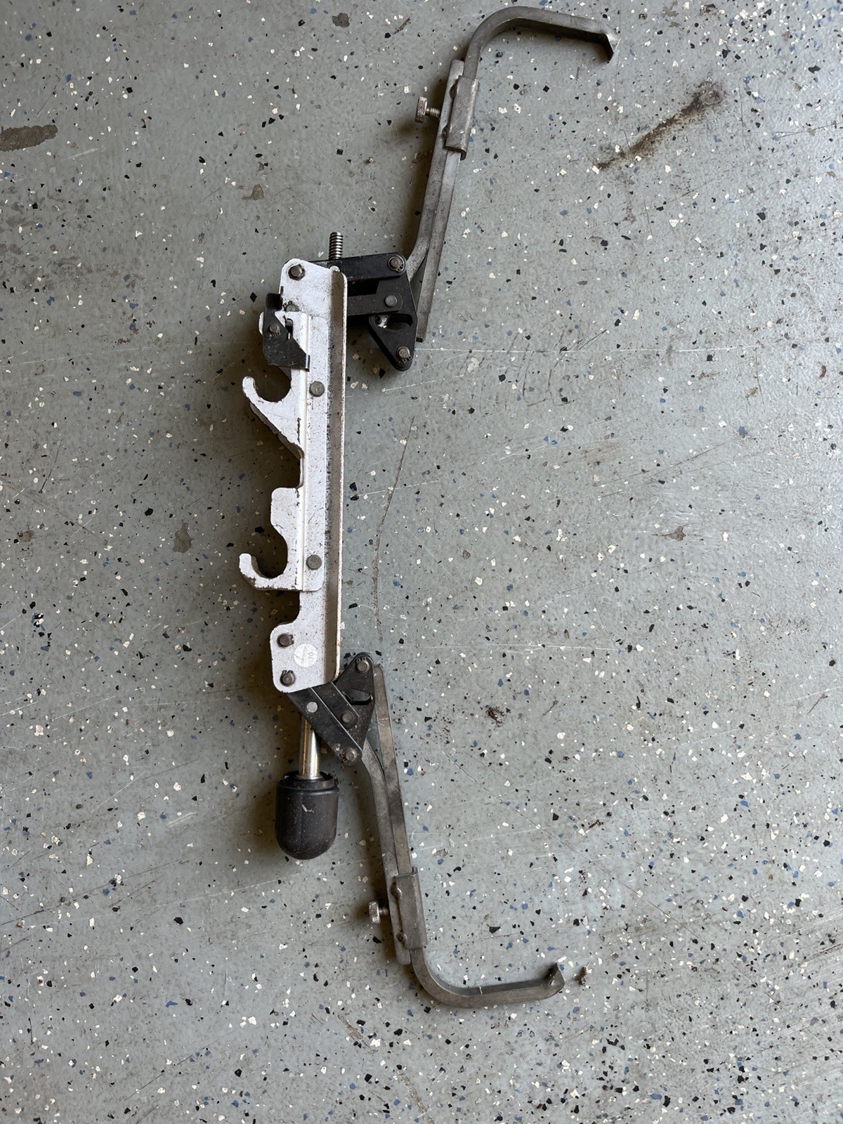 Hunter Wheel Alignment Tire Clamp Head Adapters Missing Some Parts