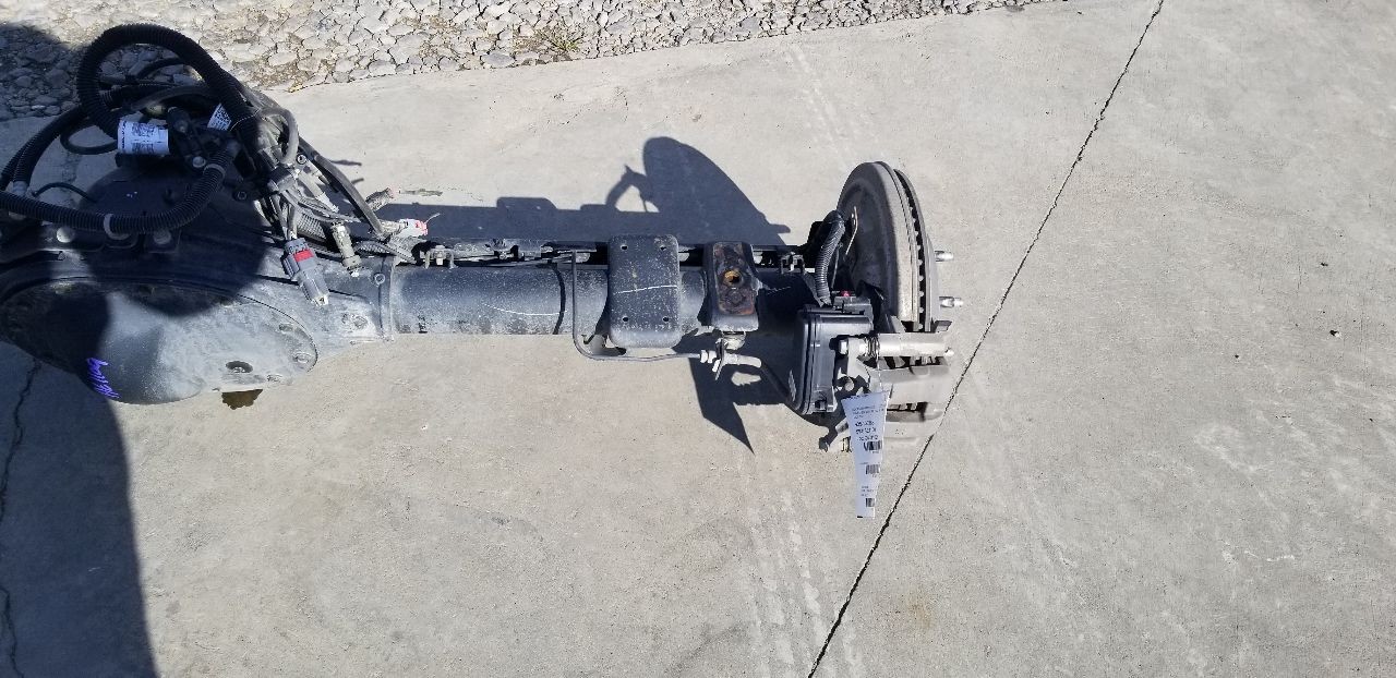 23 CHEVY SILVERADO 1500 REAR AXLE ASSEMBLY 9.5″ RING GEAR 3.42 RATIO GU6