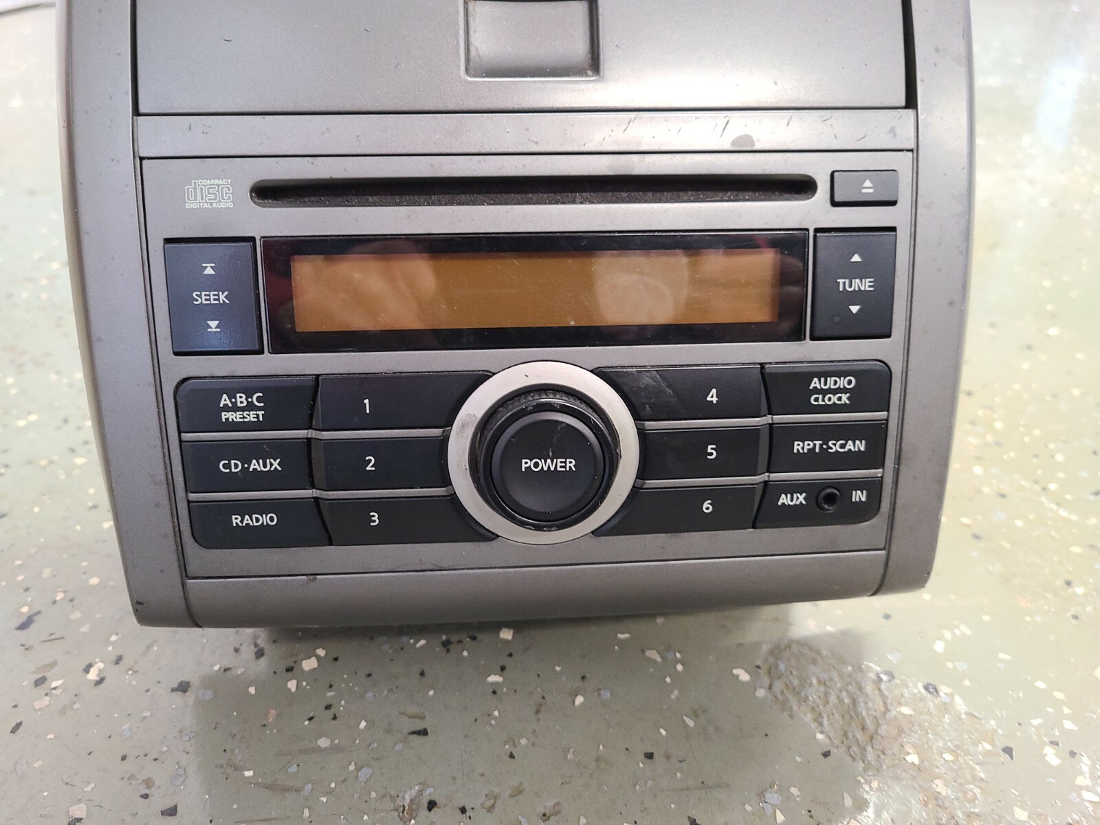 2007-2009 OEM Nissan Sentra AM FM CD Radio w Aux Input Bezel w Cubby OEM