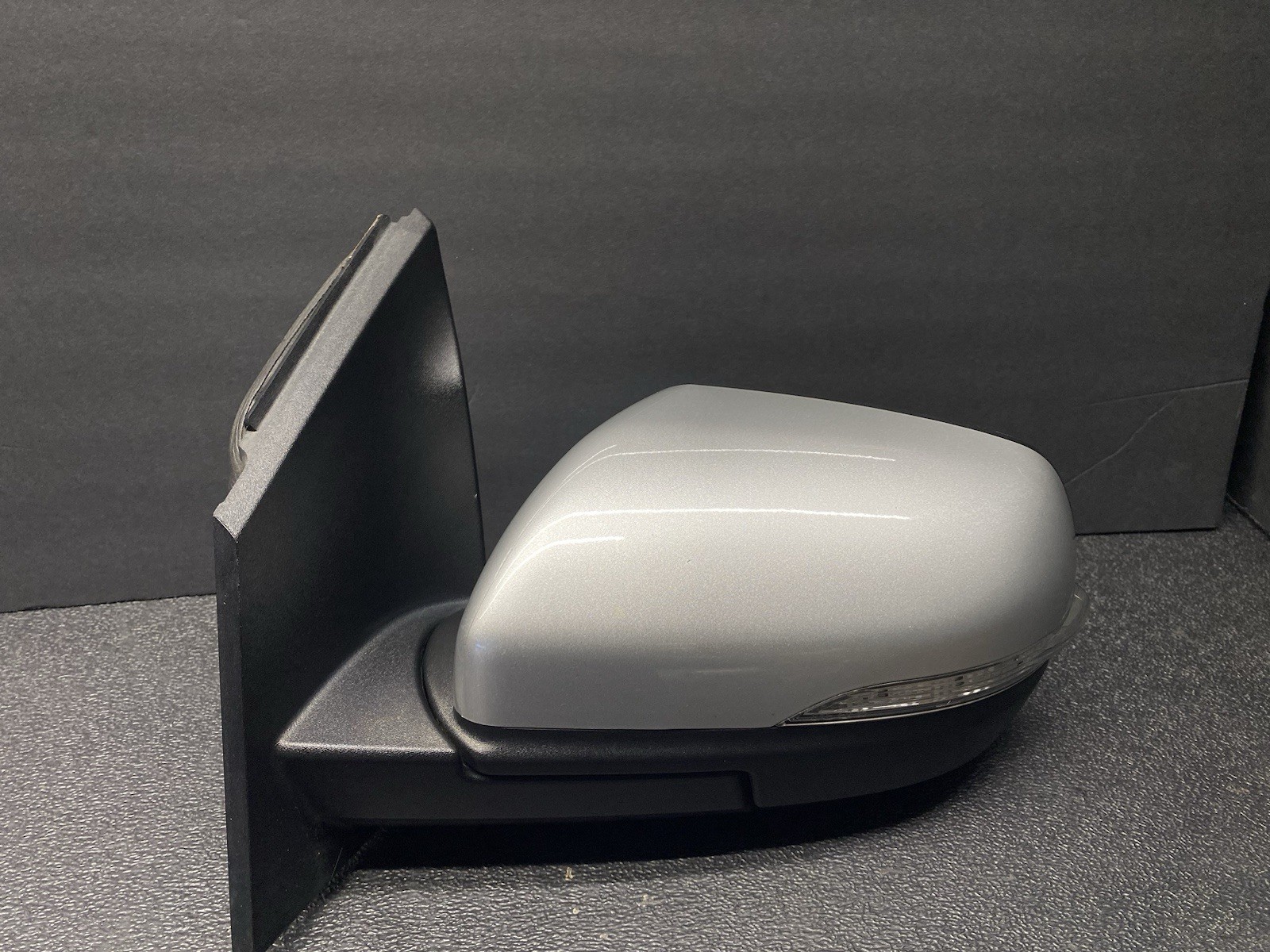 2015-2020 FORD EDGE Driver left Side Mirror With Blind Spot OEM UX Ingot Silver