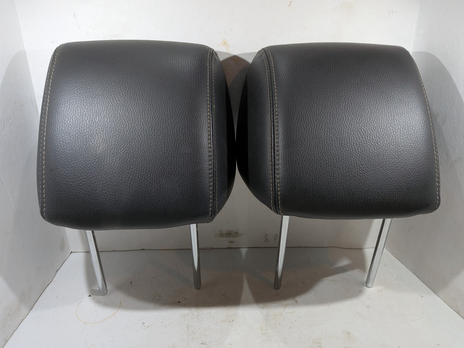 AL3Z15611A08A 09-14 Ford F-150 Super Cab Headrest Set Front LH RH Leather Black