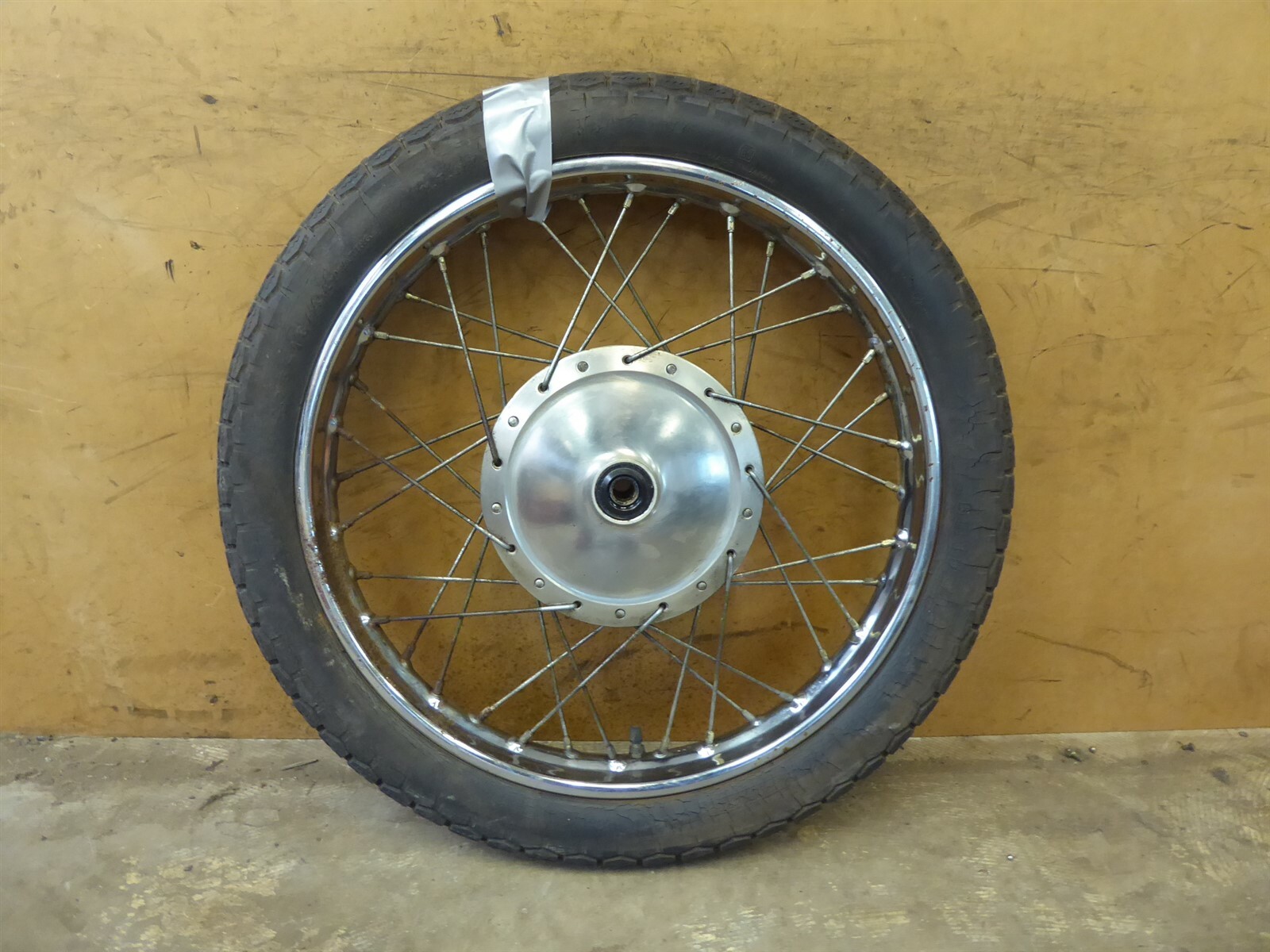 1971 Honda CL175 Scrambler H1100-3. front wheel rim 18in