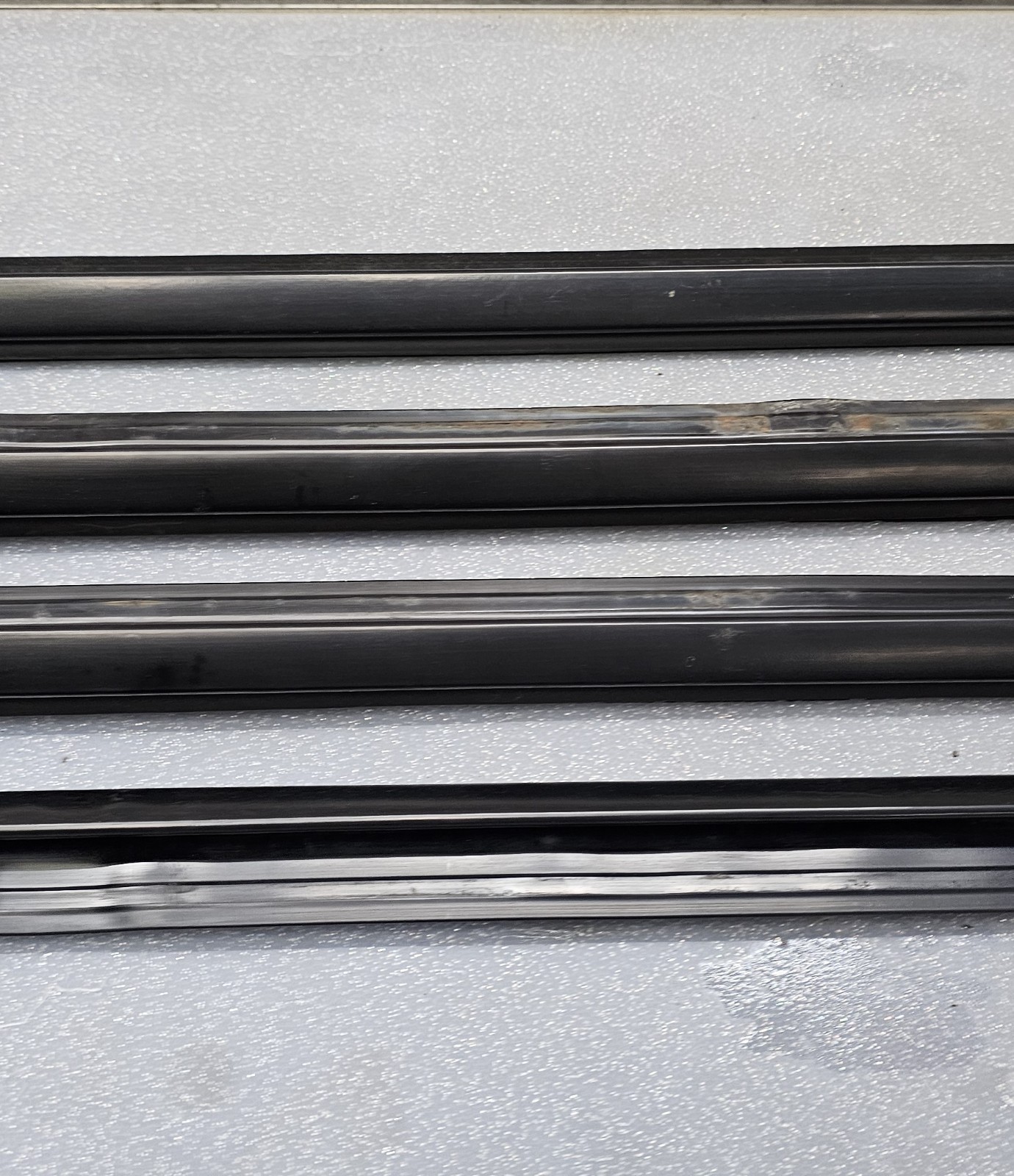 ?03-07 SATURN ION 4-DOOR OUTSIDE WINDOW BELT TRIM MOLDINGS OEM GM
