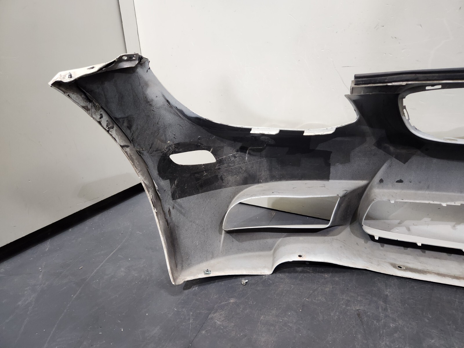 ✅ 08-13 OEM BMW E90 E92 E93 M3 Front Bumper Cover Alpine White 300 *DAMAGE