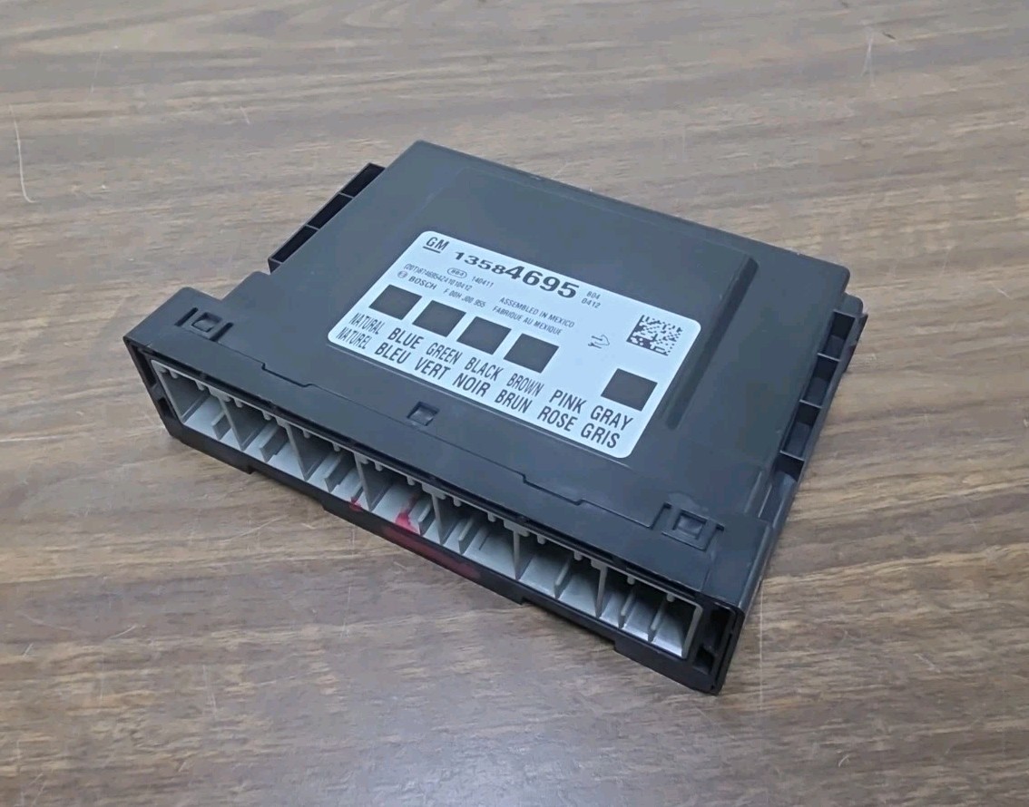 2010-2014 Chevrolet Equinox Body Control Module BCM OEM. 13584695