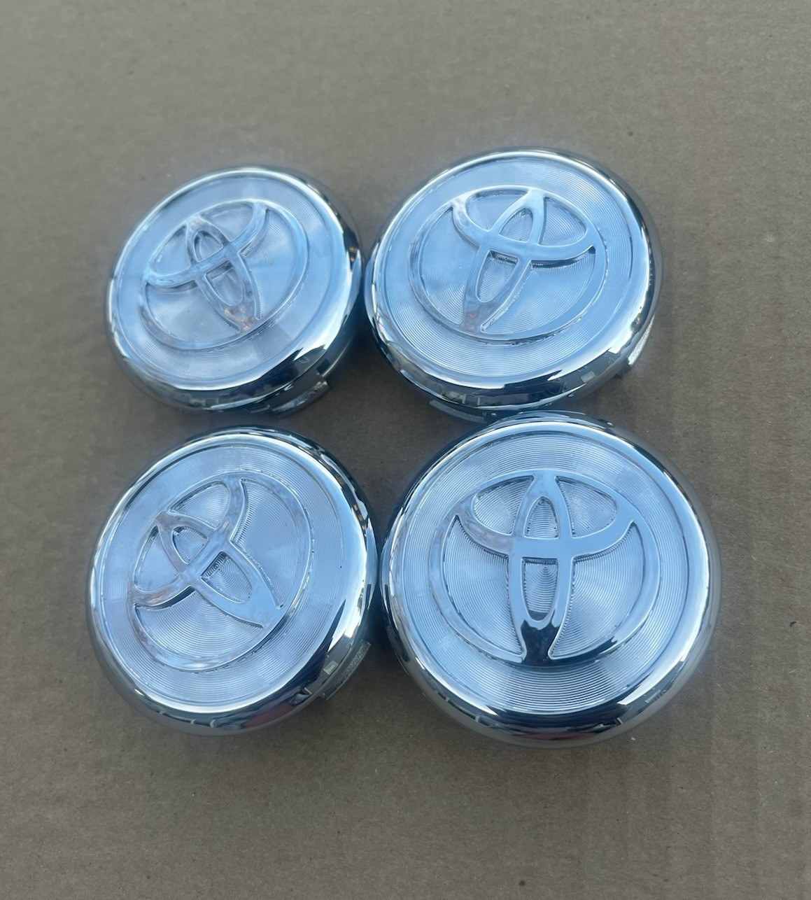 SET OF 4 TOYOTA WHEEL RIMS CENTER CAPS SILVER LOGO 62MM CAMRY