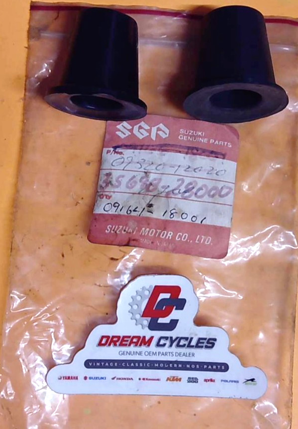 NOSSuzuki GT250 GT185 GT380 GT500 TC125 Front Turn Signal Bracket Cover SET
