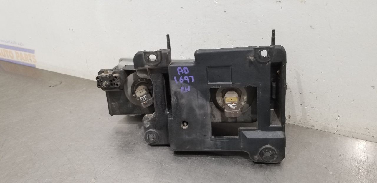 98 CHEVY SUBURBAN 2500 HEADLIGHT HEADLAMP RIGHT PASSENGER COMPOSITE