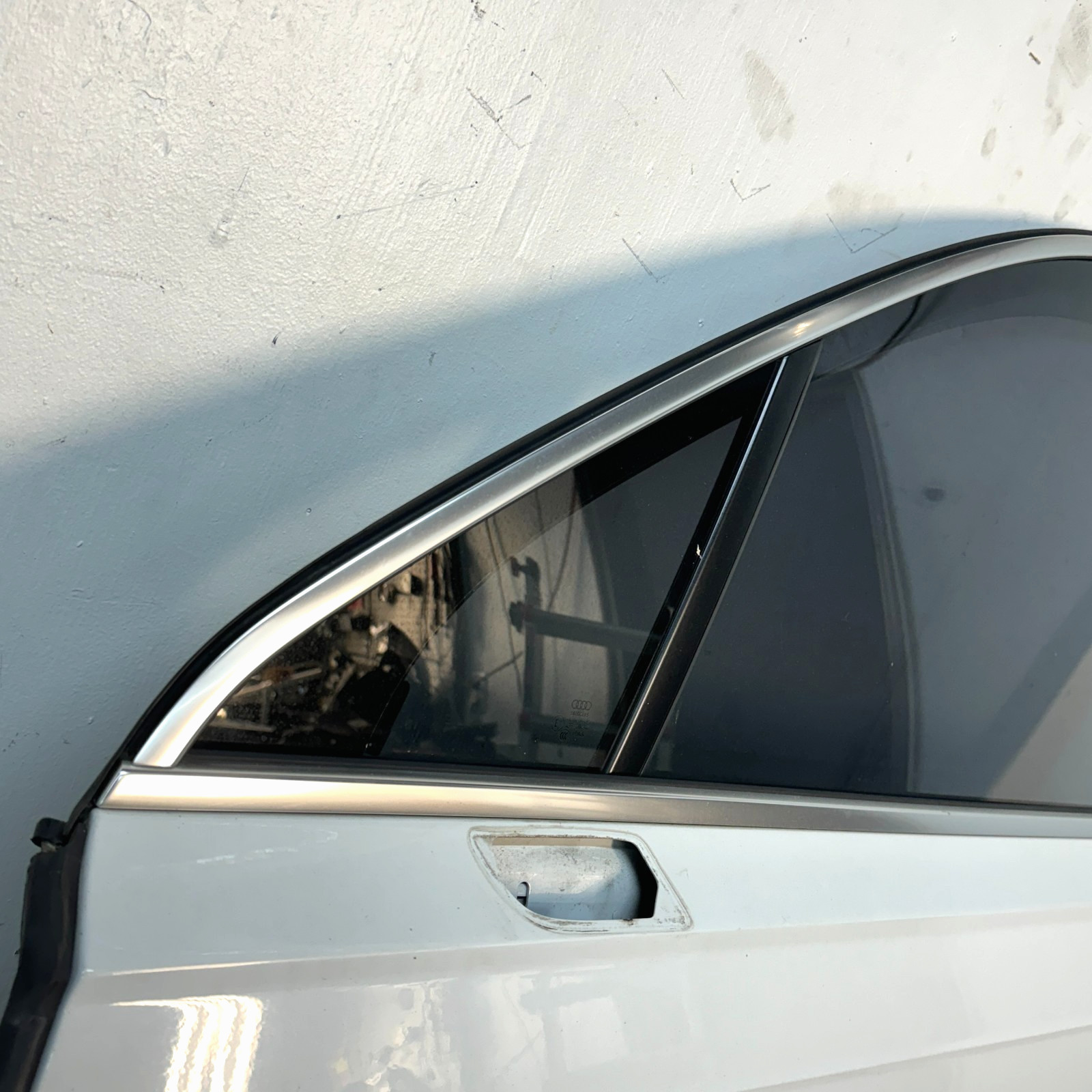 2017-2019 AUDI Q7 FRONT LEFT LH DOOR SHELL FRAME SKIN PANEL CARRARA WHITE OEM
