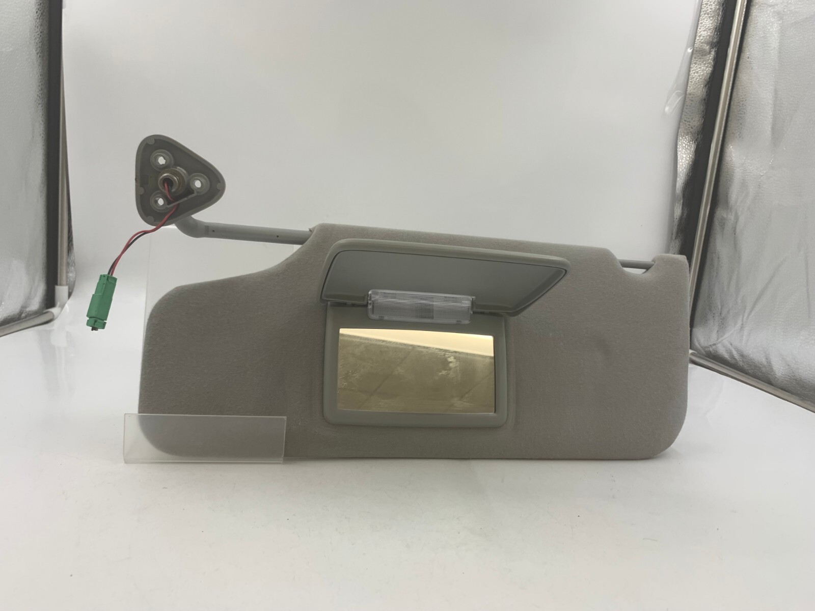 2005-2007 Ford Freestyle Driver Sun Visor Gray Illuminated OEM C03B02087
