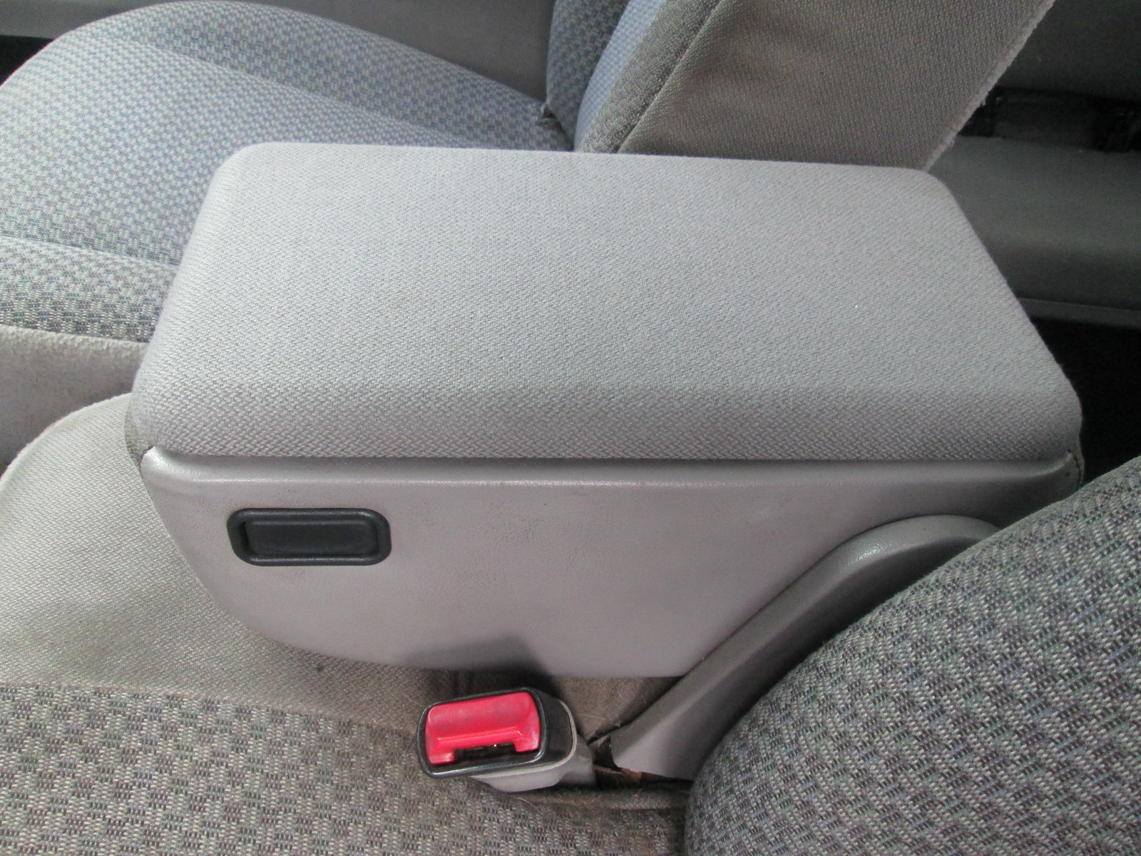 Ford Ranger center console” Lid only” Arm Rest (1998 to 2003)medium Graphite