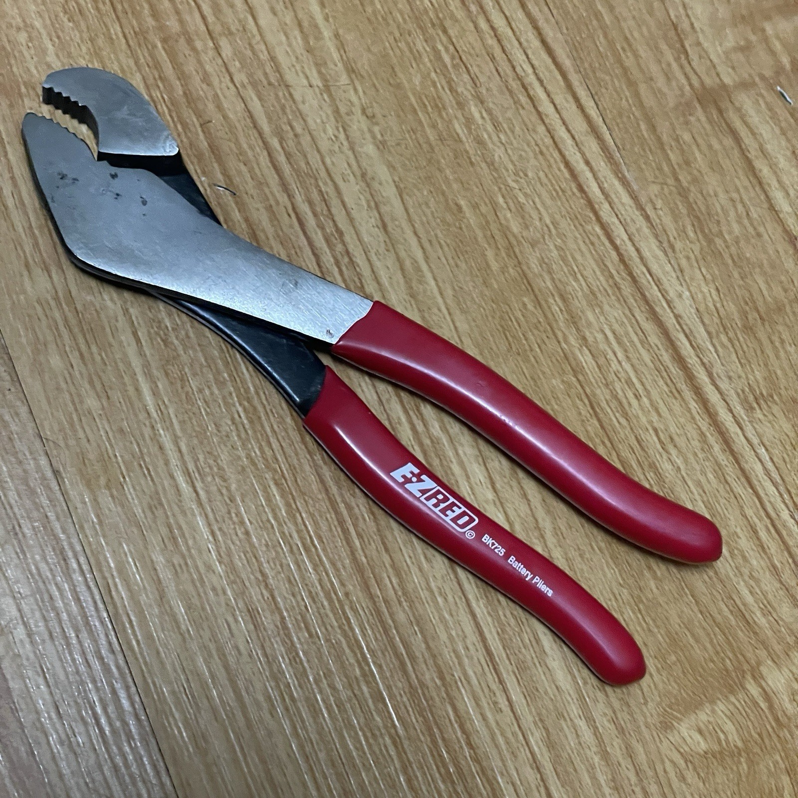 EZ Red BK725 Angle Nose Battery Pliers