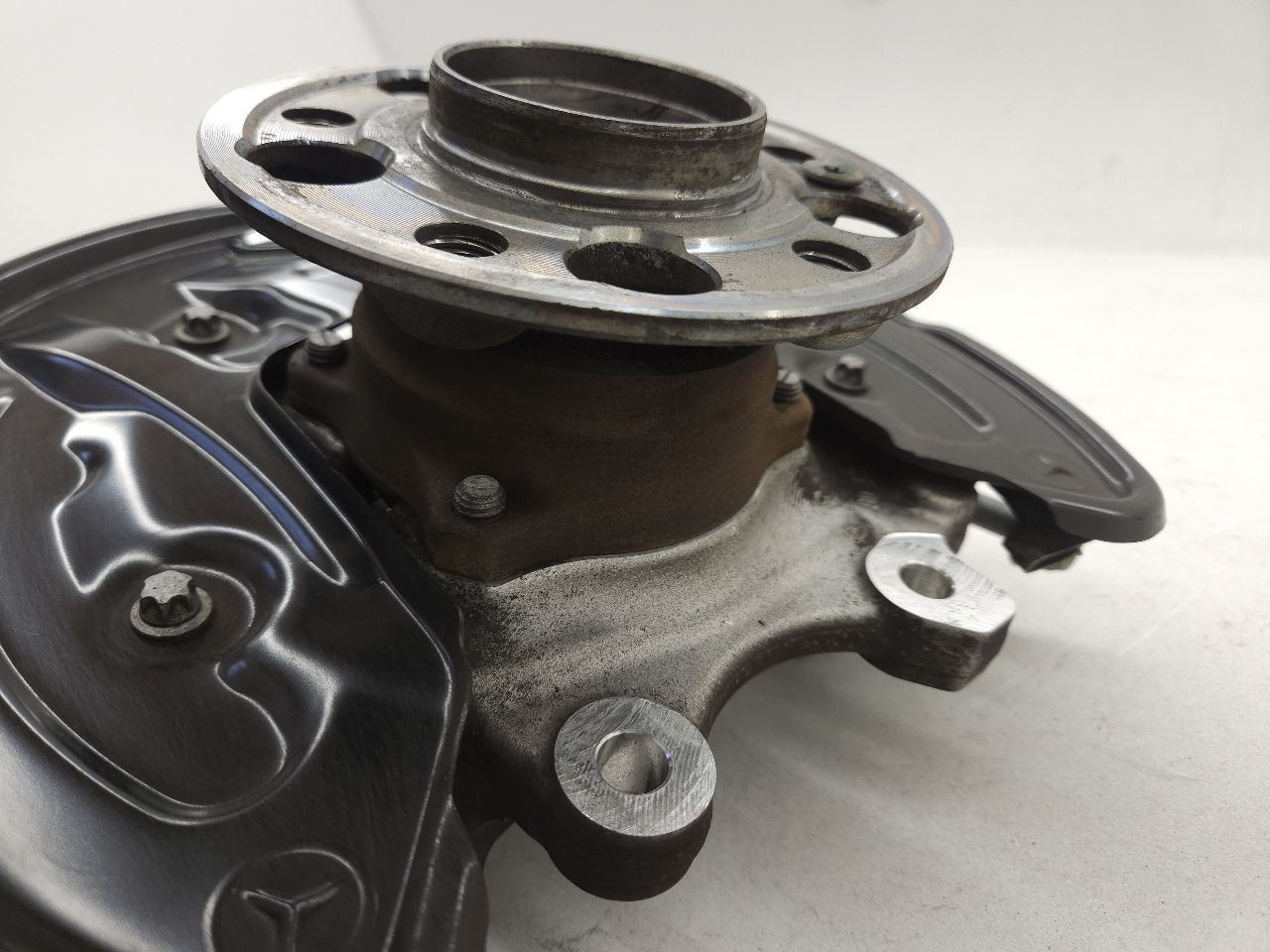 17-23 Mercedes E450 W213 60k Rear Left Side Knuckle Wheel Hub