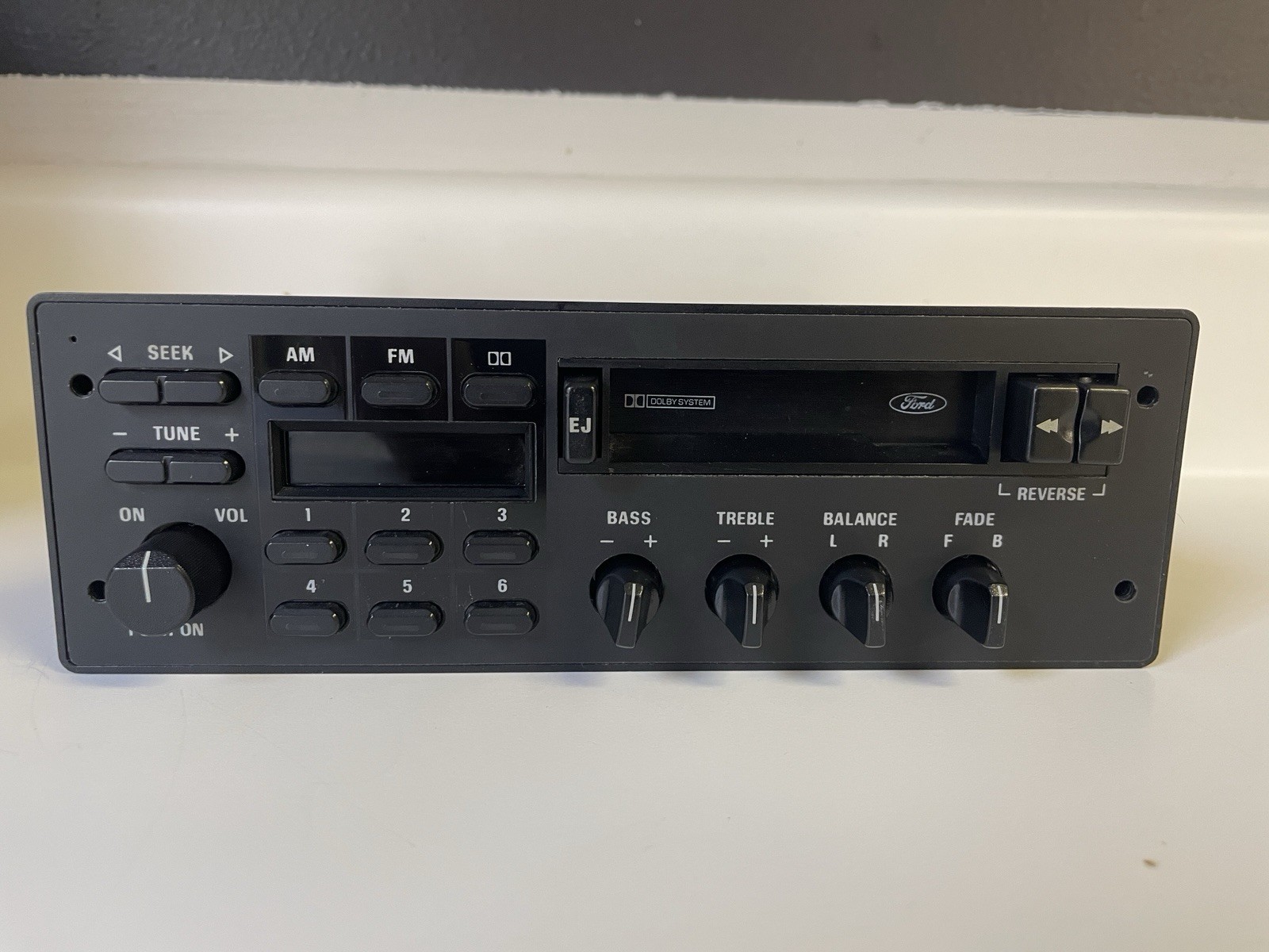 1992 – 93 AM/FM Ford Cassette Radio w/BT Mustang, Escort, Explorer, Bronco, F150