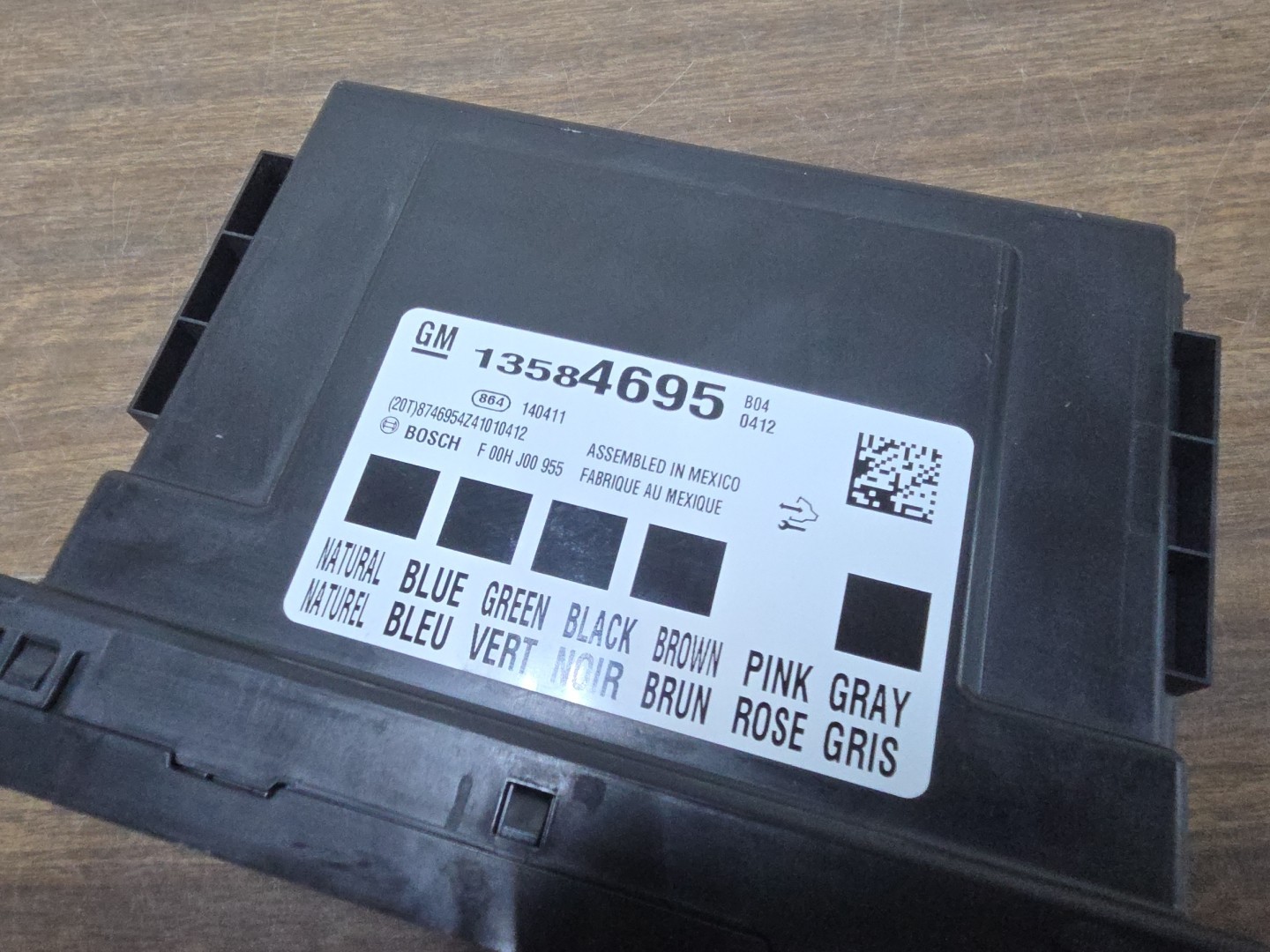 2010-2014 Chevrolet Equinox Body Control Module BCM OEM. 13584695