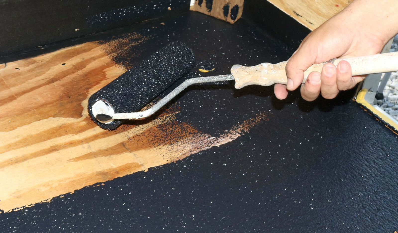 Trailer Floor Coating Fast Drying Easy to Apply Roll On Floor Protection