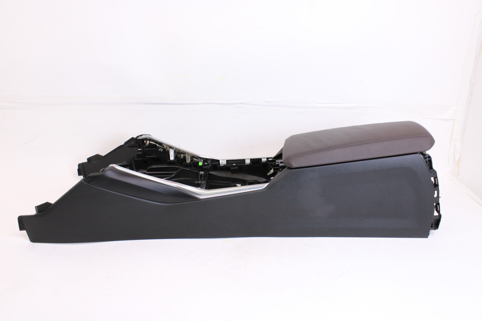 2019 – 2024 BMW G20 330XI CENTER CONSOLE MOUNTED ARMREST LID BROWN OEM # 18294
