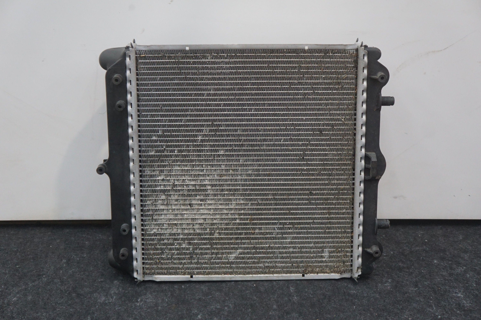 Right Passenger Engine Cooling Radiator OEM 99610613251 Porsche 911 996 1997-04