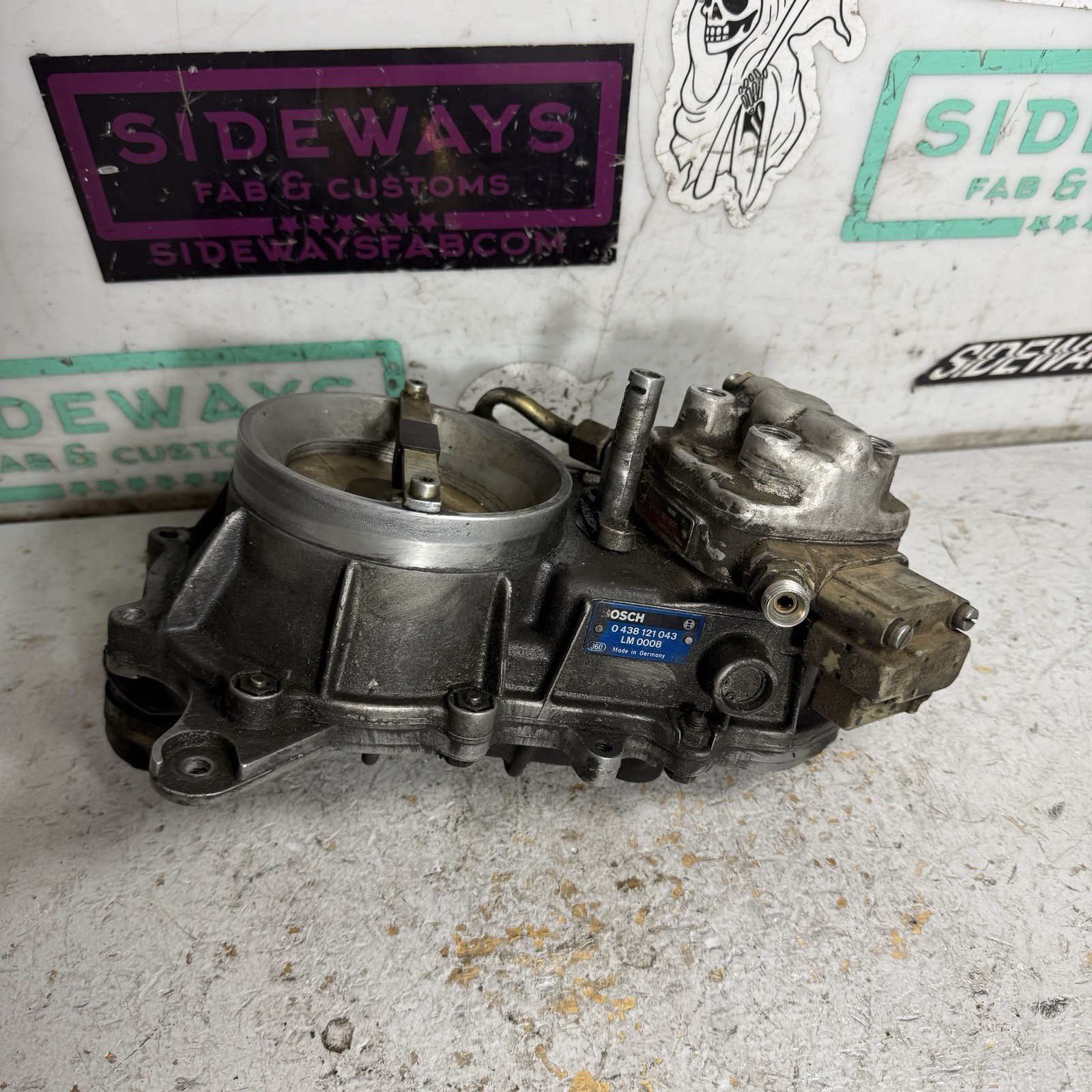 91-93 Mercedes 190e 2.3 Throttle Body Air Meter Valve Fuel Injection M102 W201