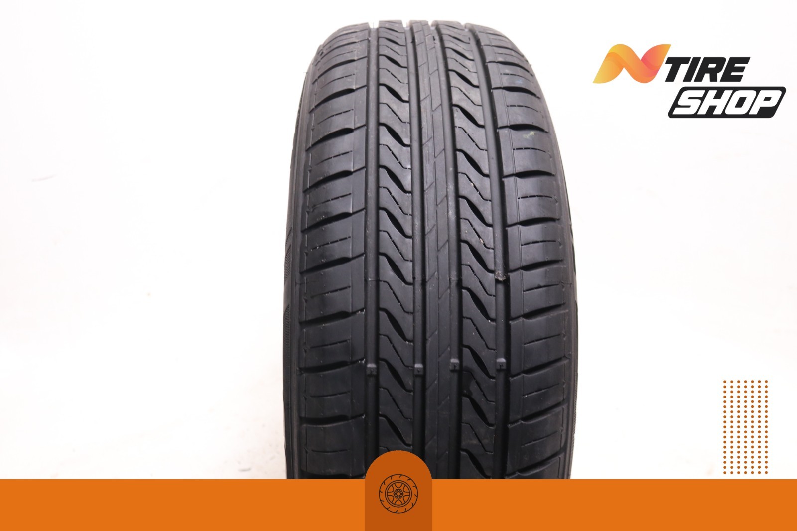 Set of 2 Used 195/65R15 Sentury Touring – 91H – 8-8.5/32