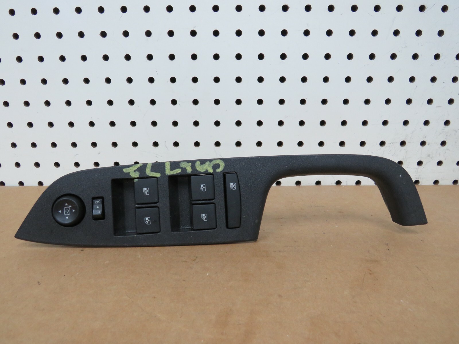 10 11 12 13 14 15 16 17 GMC TERRAIN LEFT MASTER WINDOW SWITCH 20917598 OEM