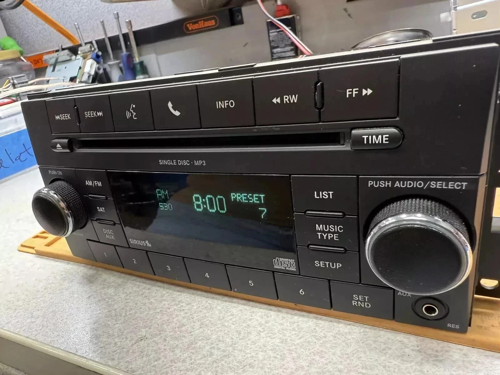 CHRYSLER DODGE JEEP RES Radio MP3/CD Player UConnect BT, AUX-IN P/N: P05091115AC